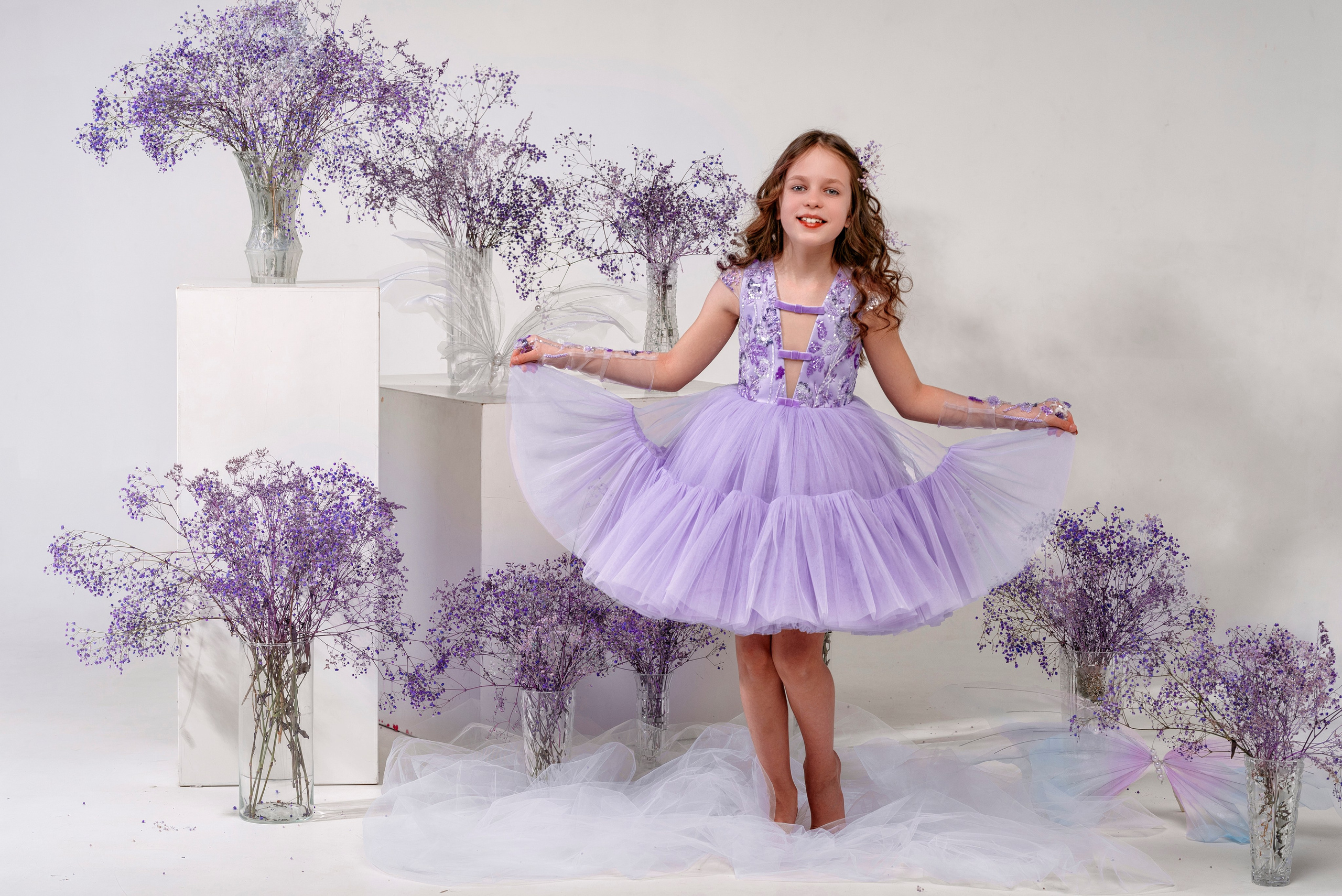 лавандовое платье, фиолетовая гипсофила, фотосессия в студии, фиолетовый