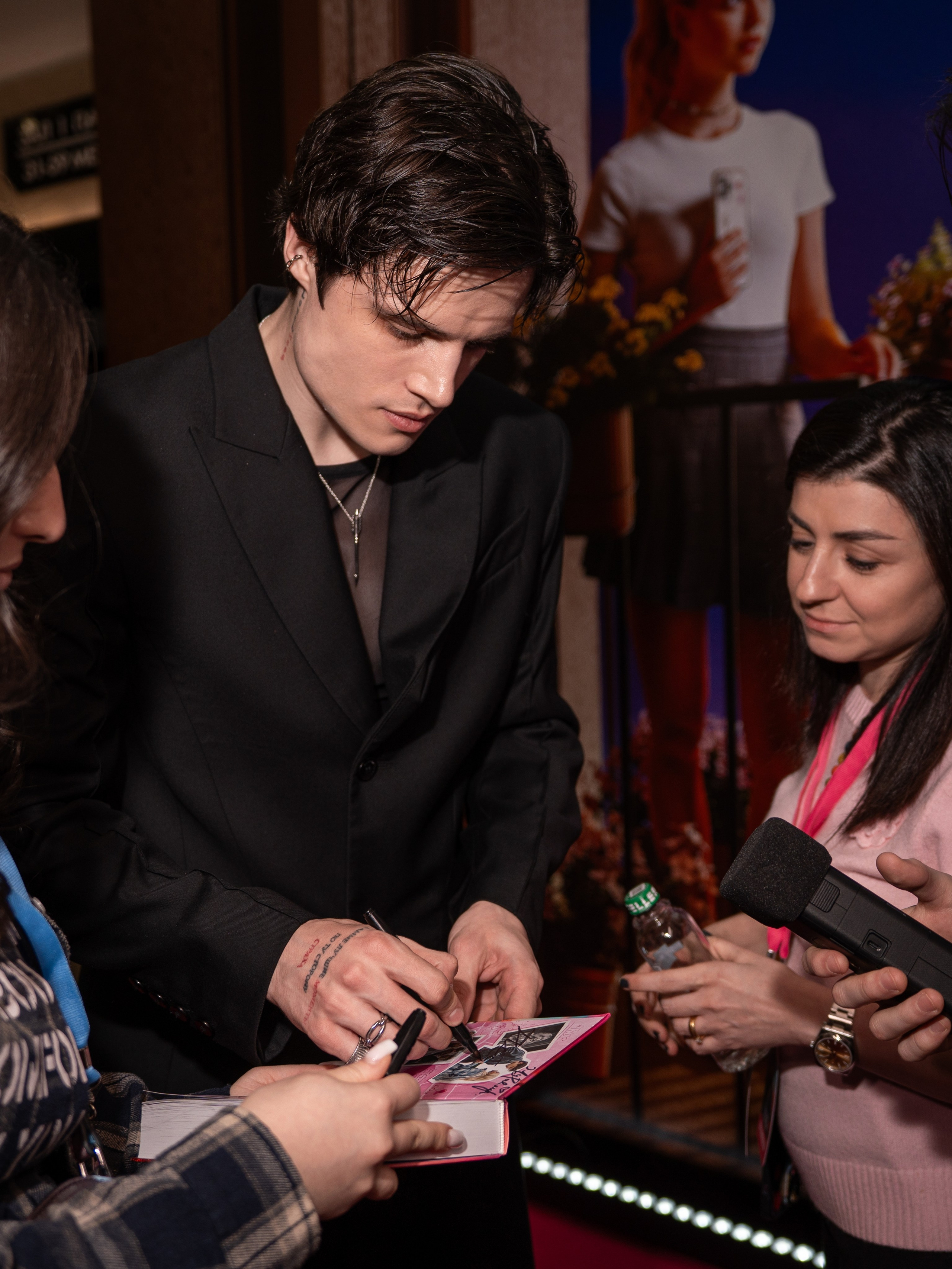 Твое сердце будет разбито. Премьера Твое сердце будет разбито. Фильм Твое сердце будет разбито. Твое сердце будет разбито смотреть. Каро 11 Октябрь