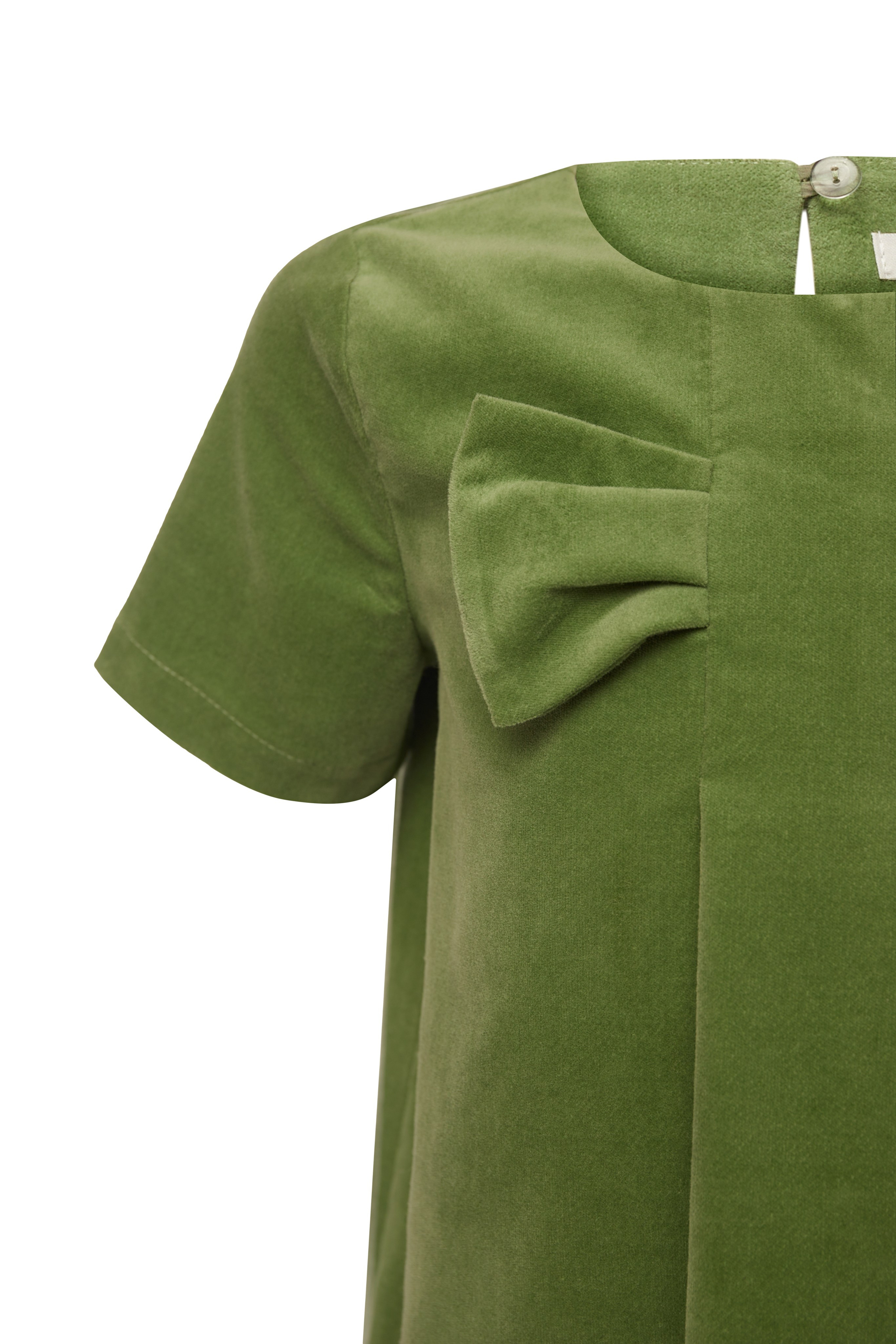 «Профессиональная каталожная фотосъемка детской одежды на манекене с акцентом на детали»