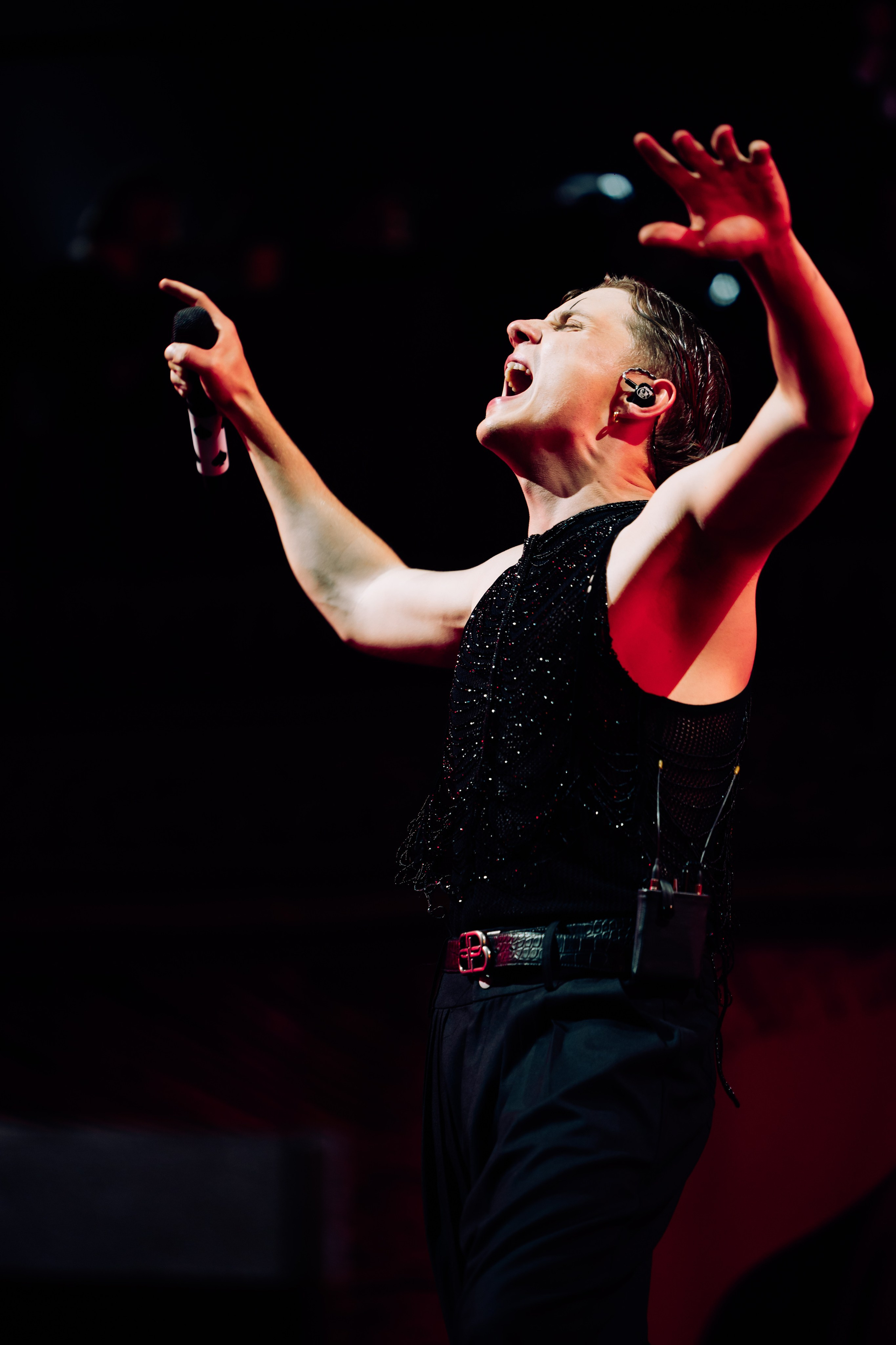 ВАНЯ ДМИТРИЕНКО В МЕГАСПОРТЕ 07.11.25. Концертный и репортажный фотограф в Москве и Санкт-Петербурге Мария