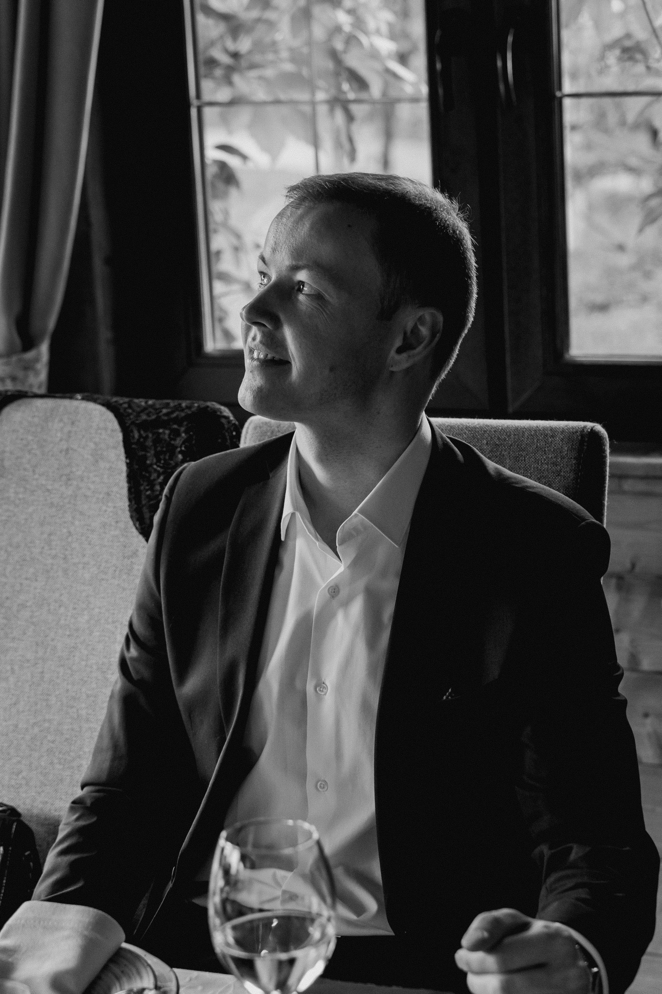 A sea of hugs. Wedding & Documentary Photographer based in Nuremberg — available across Europe & Turkey | Vitalii Nasonov