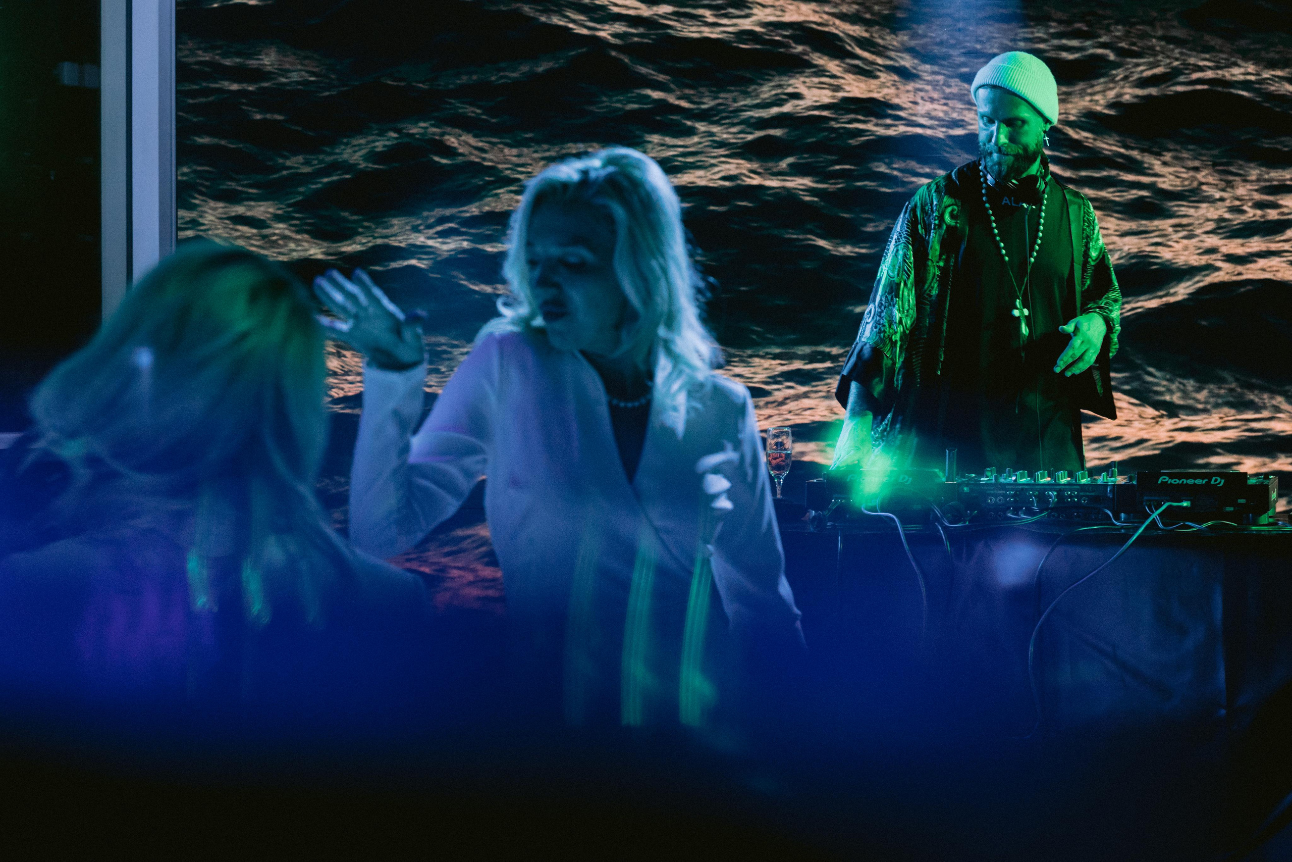 TOPGRADE MERCURY. Wedding & Documentary Photographer based in Nuremberg — available across Europe & Turkey | Vitalii Nasonov