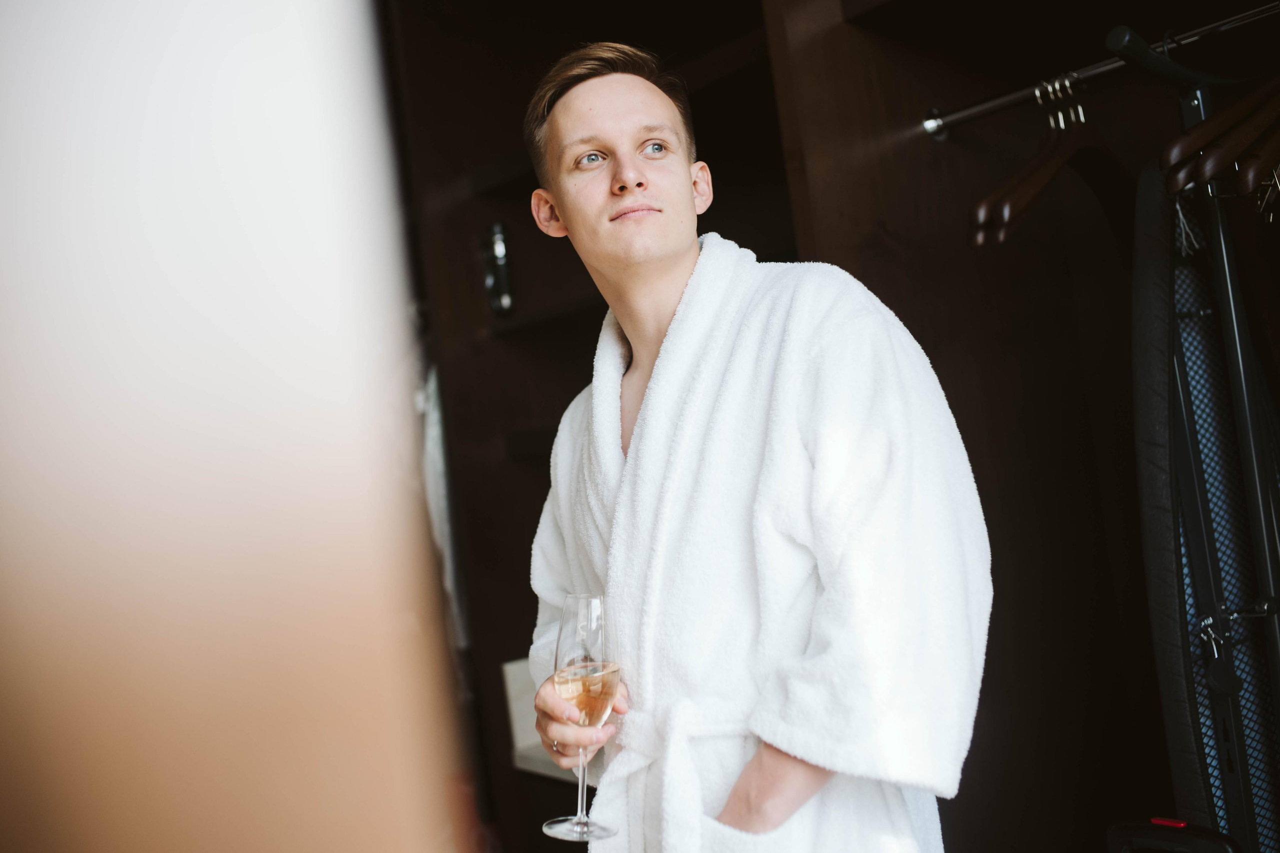 Over the Edge. Wedding & Documentary Photographer based in Nuremberg — available across Europe & Turkey | Vitalii Nasonov