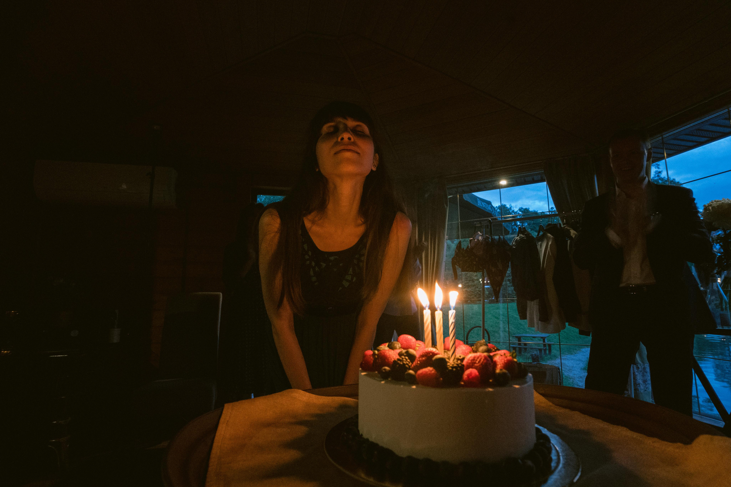 A sea of hugs. Wedding & Documentary Photographer based in Nuremberg — available across Europe & Turkey | Vitalii Nasonov