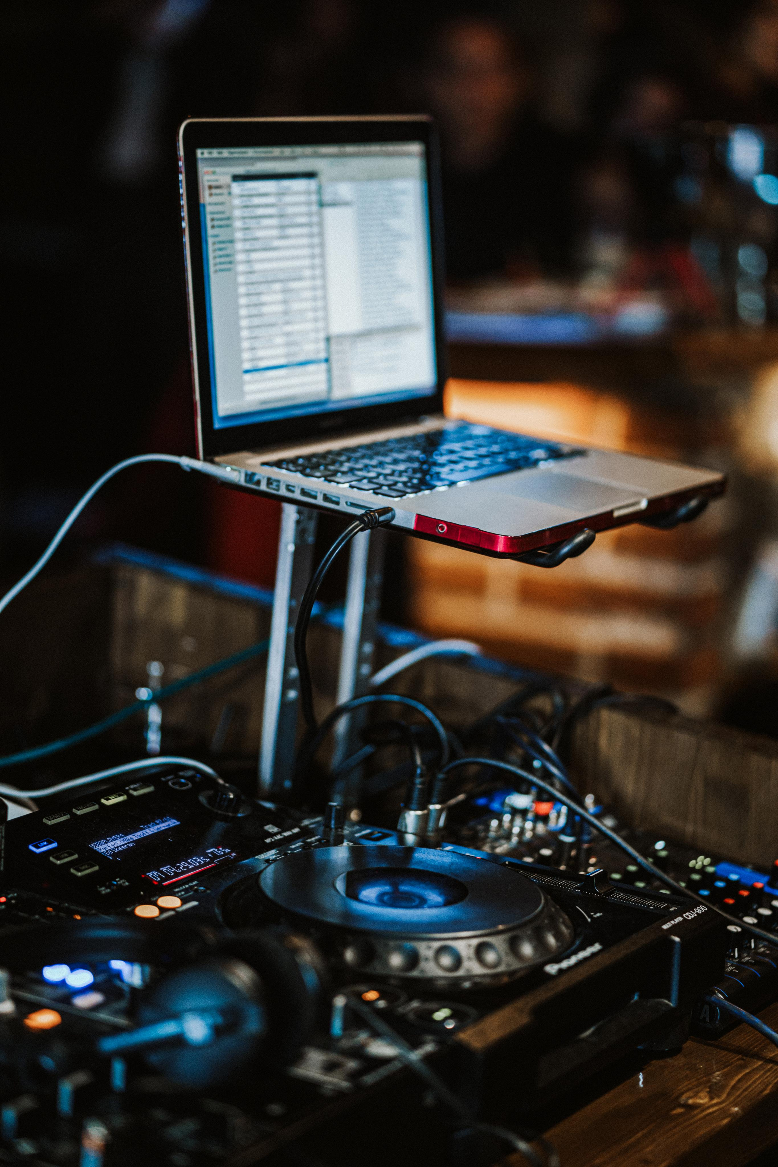 Savoy Wedding. Wedding & Documentary Photographer based in Nuremberg — available across Europe & Turkey | Vitalii Nasonov