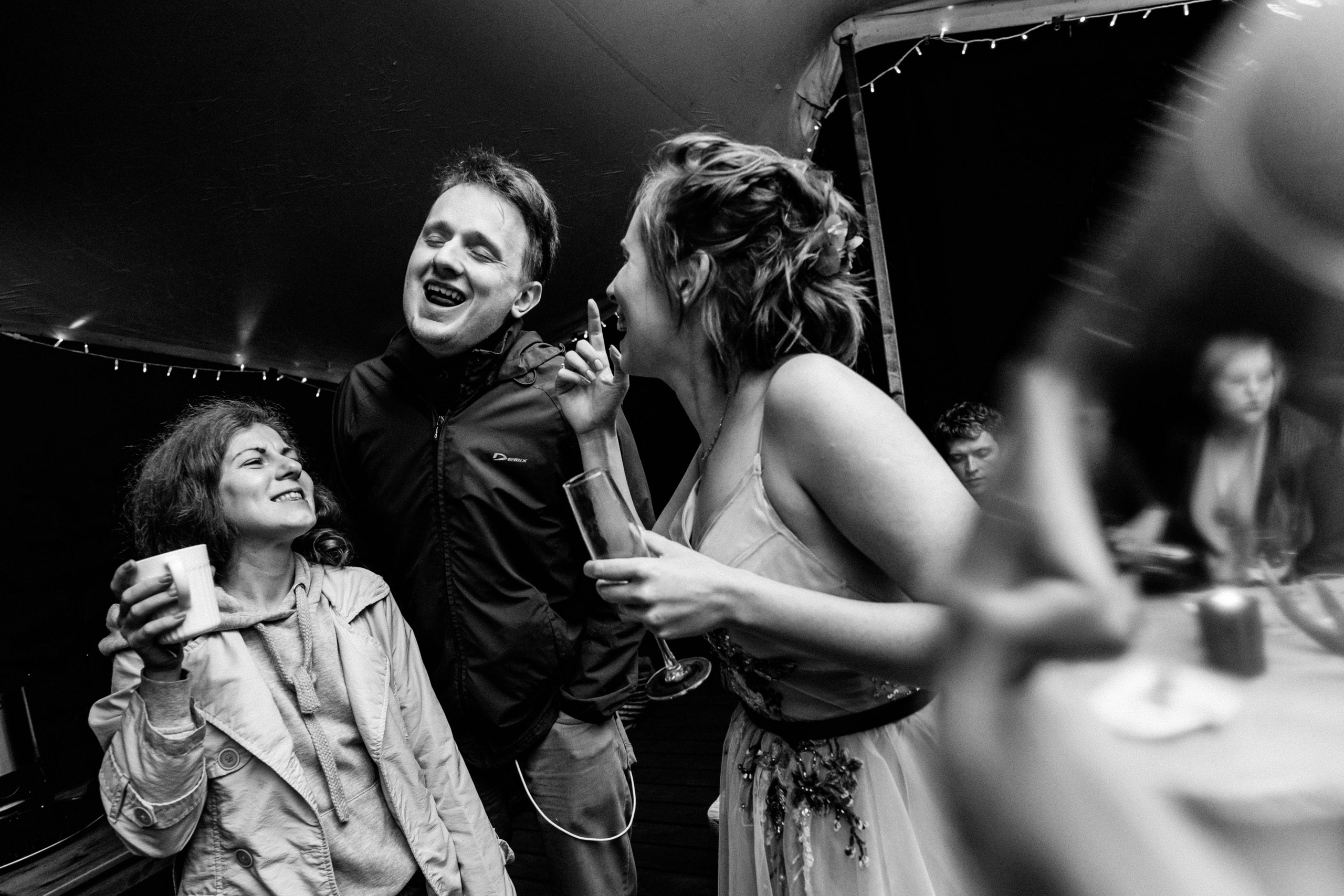 Les & More. Wedding & Documentary Photographer based in Nuremberg — available across Europe & Turkey | Vitalii Nasonov