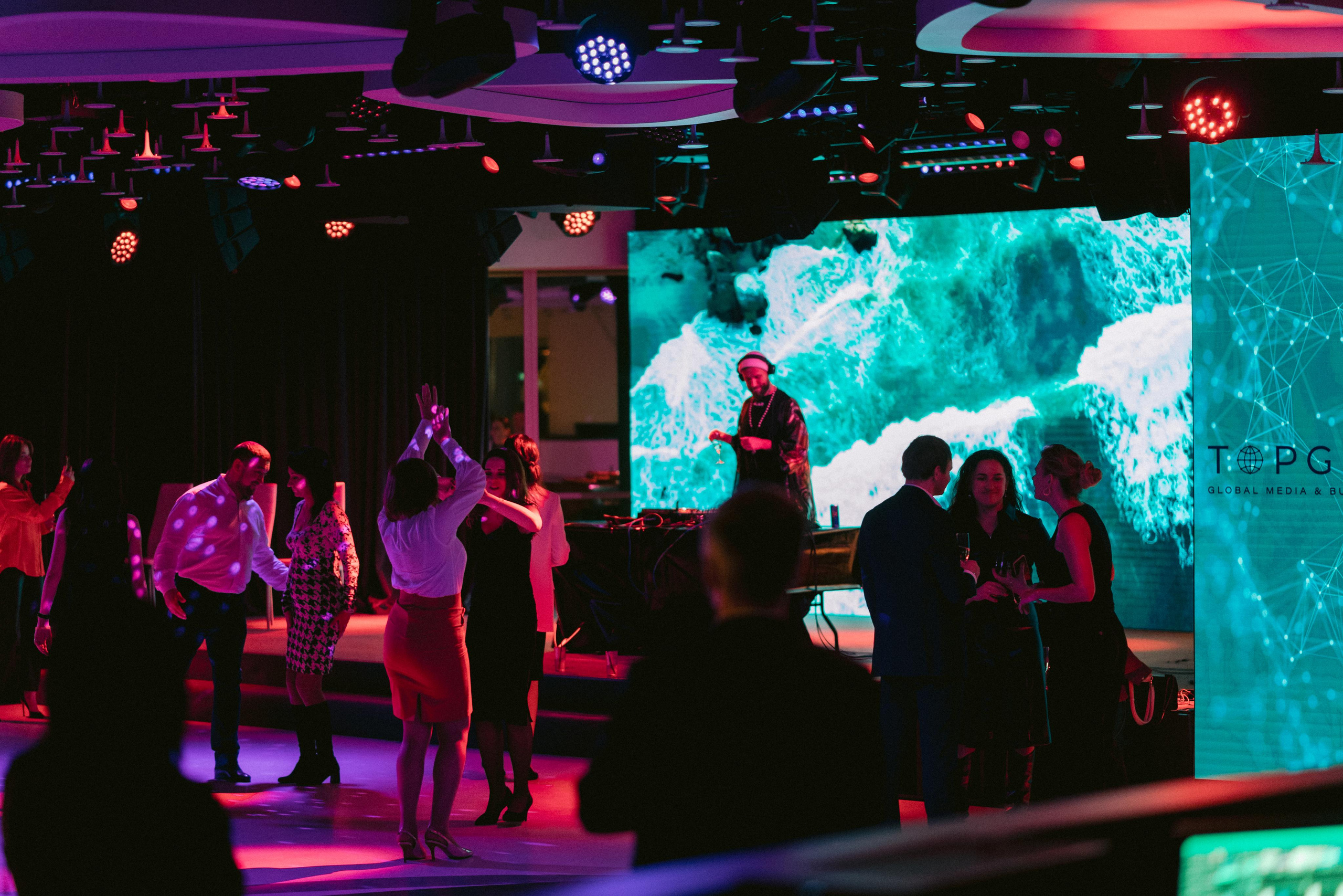 TOPGRADE MERCURY. Wedding & Documentary Photographer based in Nuremberg — available across Europe & Turkey | Vitalii Nasonov