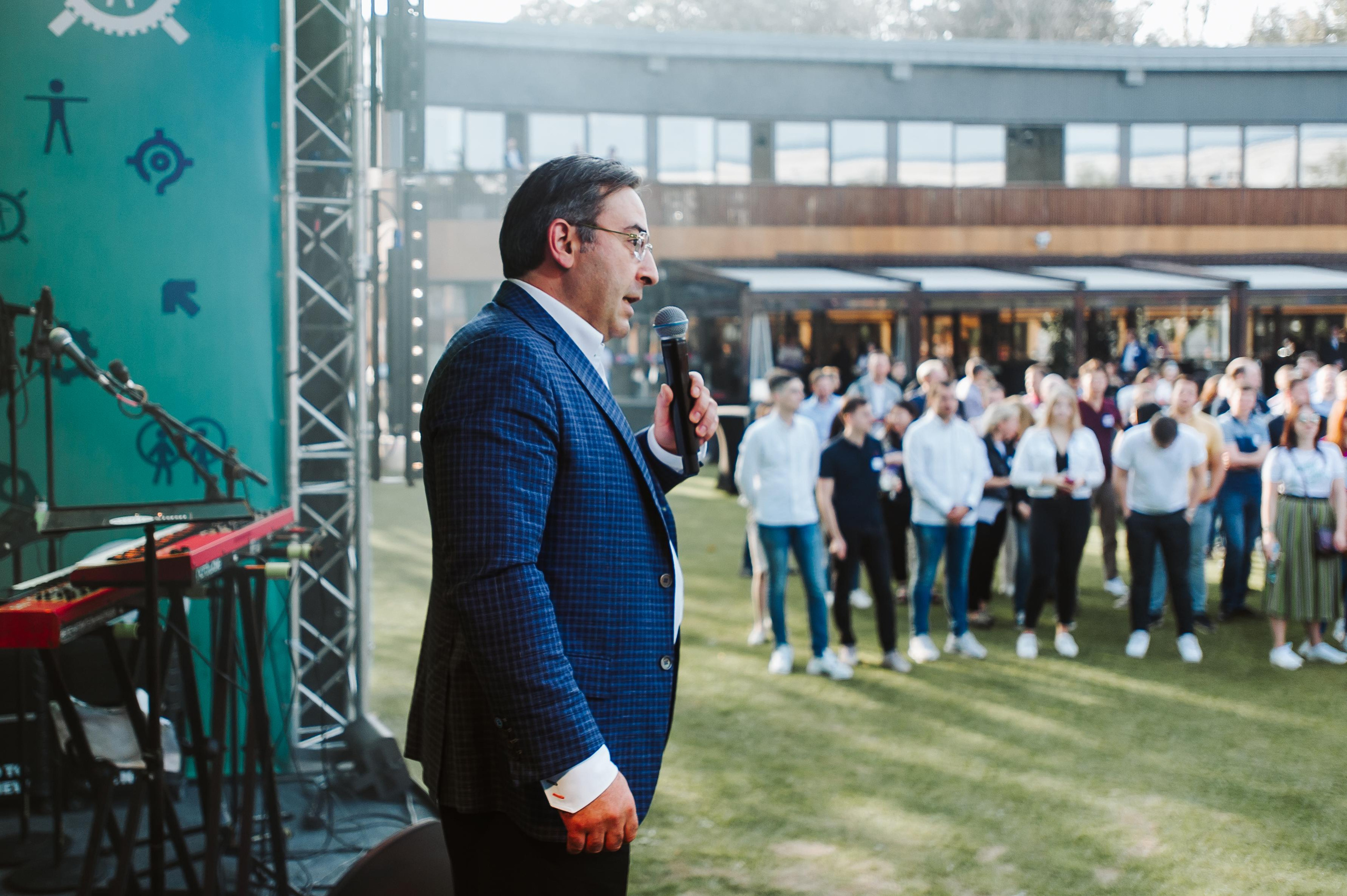 Assenture Habits New Me. Wedding & Documentary Photographer based in Nuremberg — available across Europe & Turkey | Vitalii Nasonov