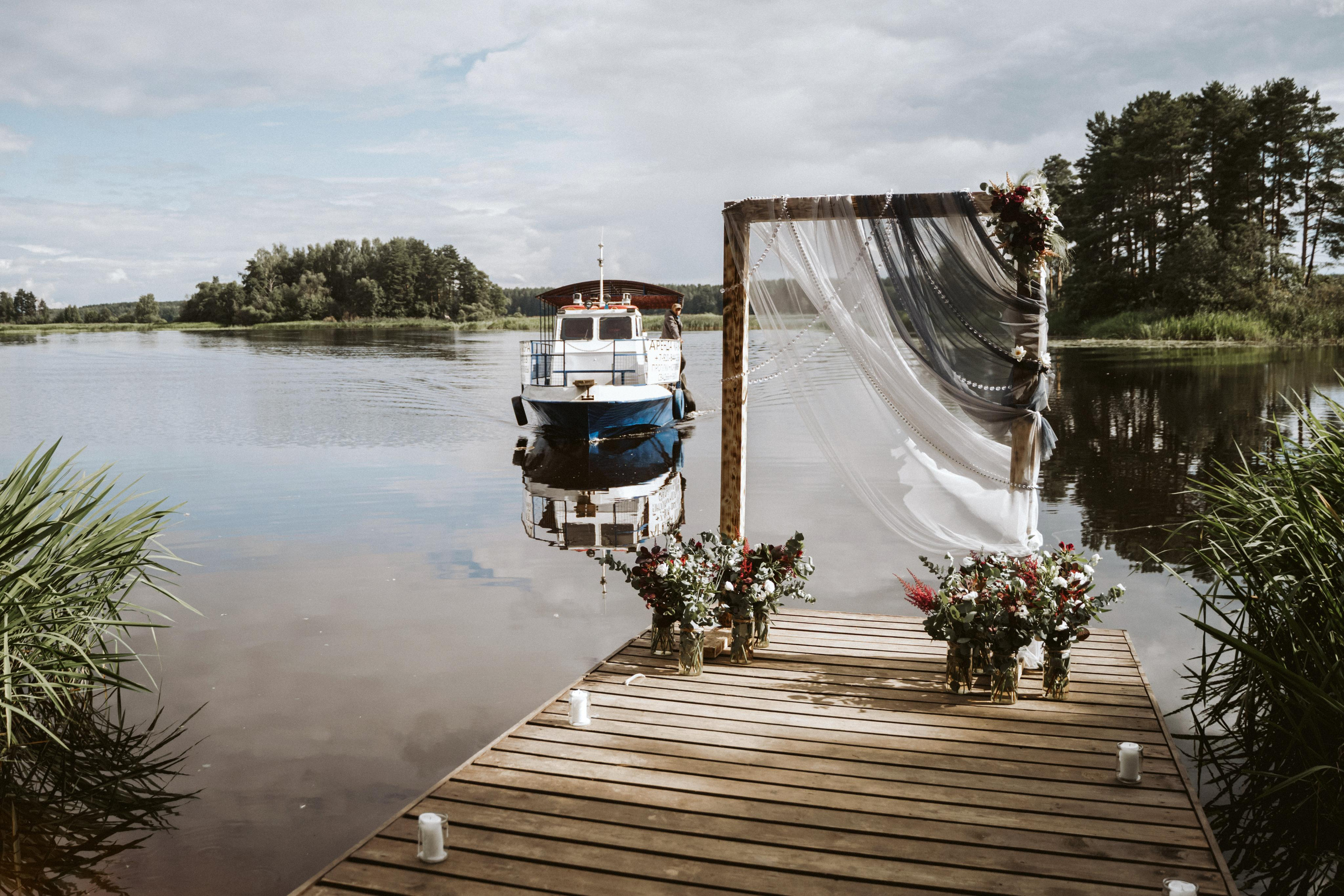 Les & More. Wedding & Documentary Photographer based in Nuremberg — available across Europe & Turkey | Vitalii Nasonov