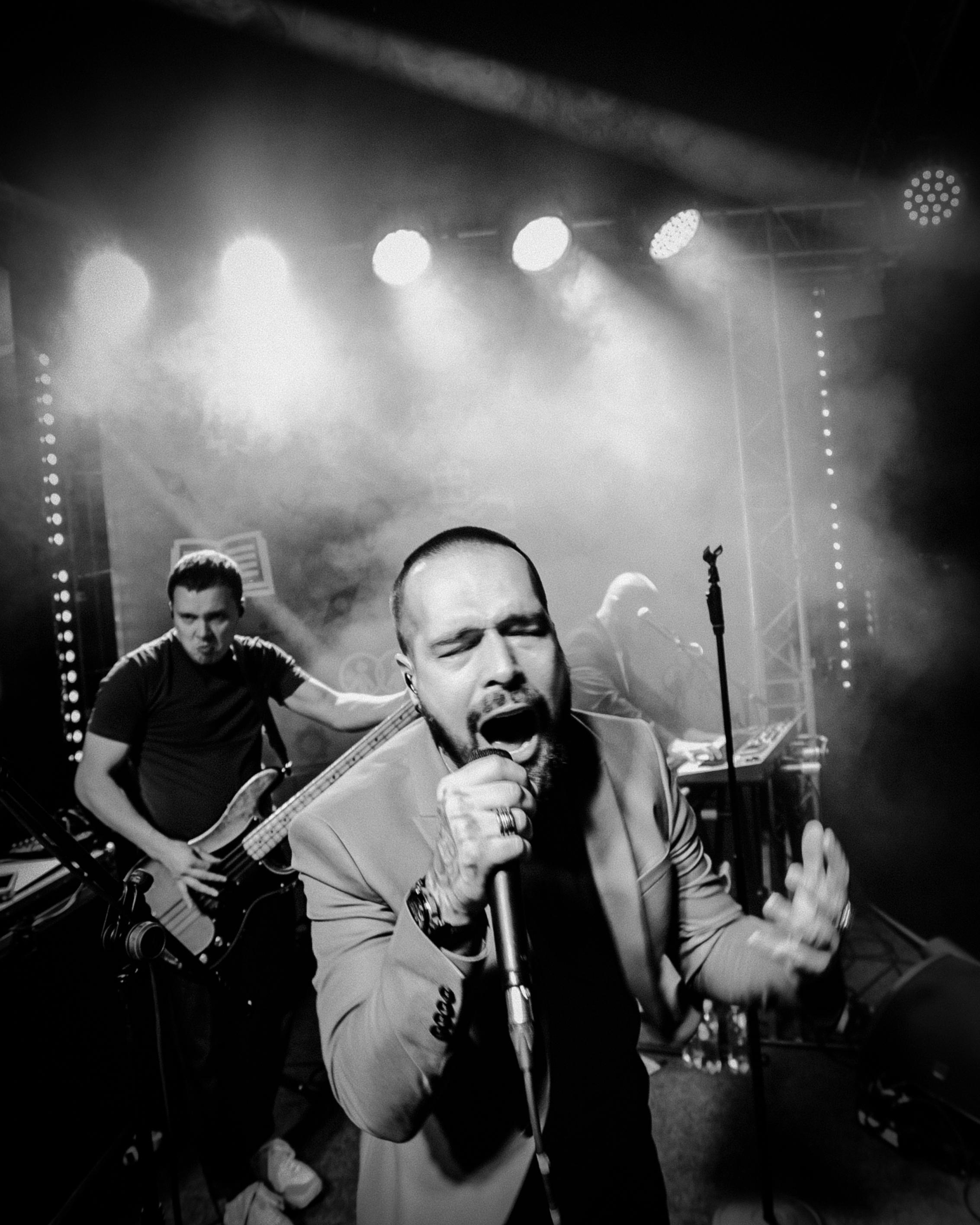 Assenture Habits New Me. Wedding & Documentary Photographer based in Nuremberg — available across Europe & Turkey | Vitalii Nasonov