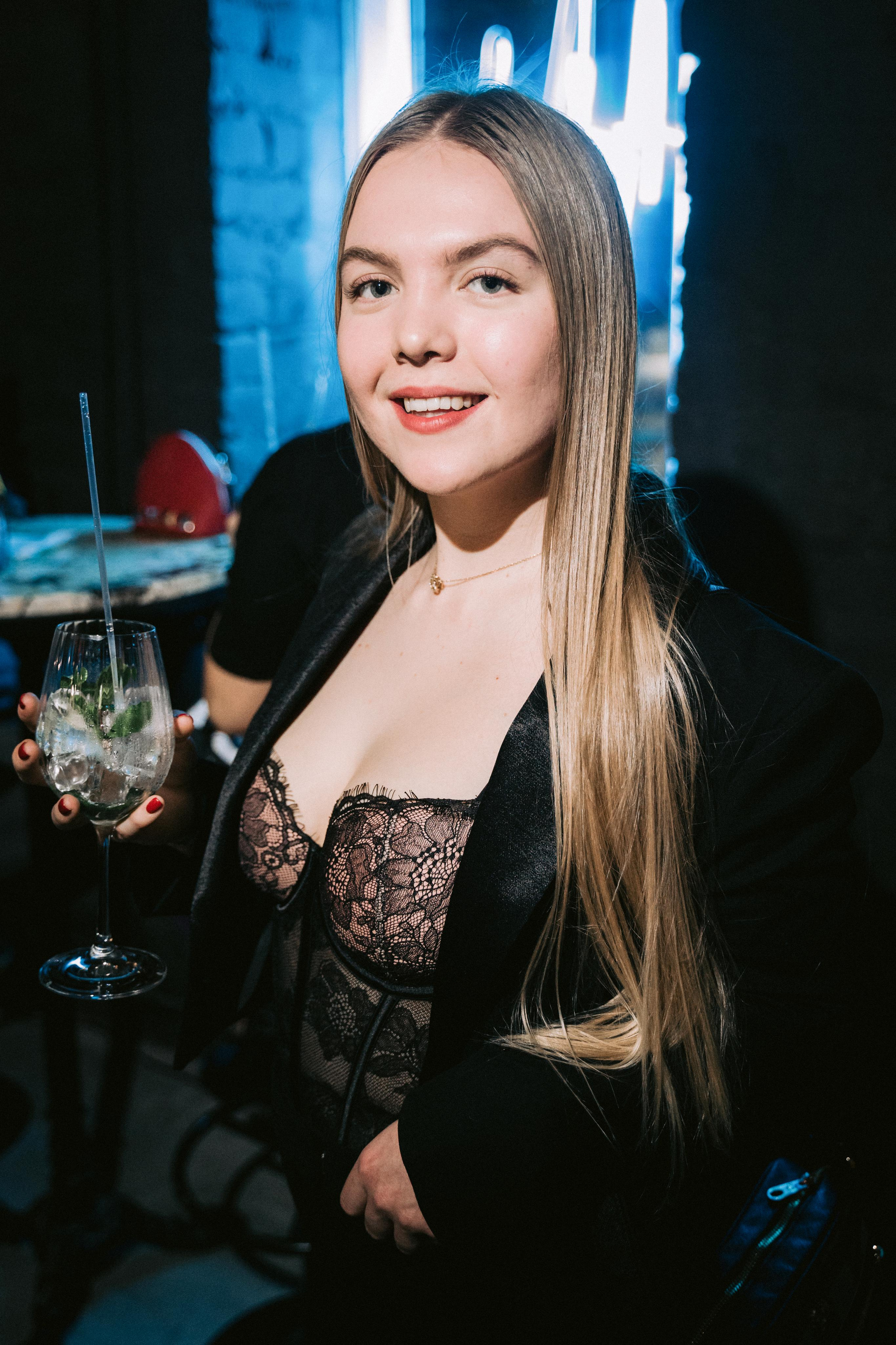 AndMe Bar. Wedding & Documentary Photographer based in Nuremberg — available across Europe & Turkey | Vitalii Nasonov