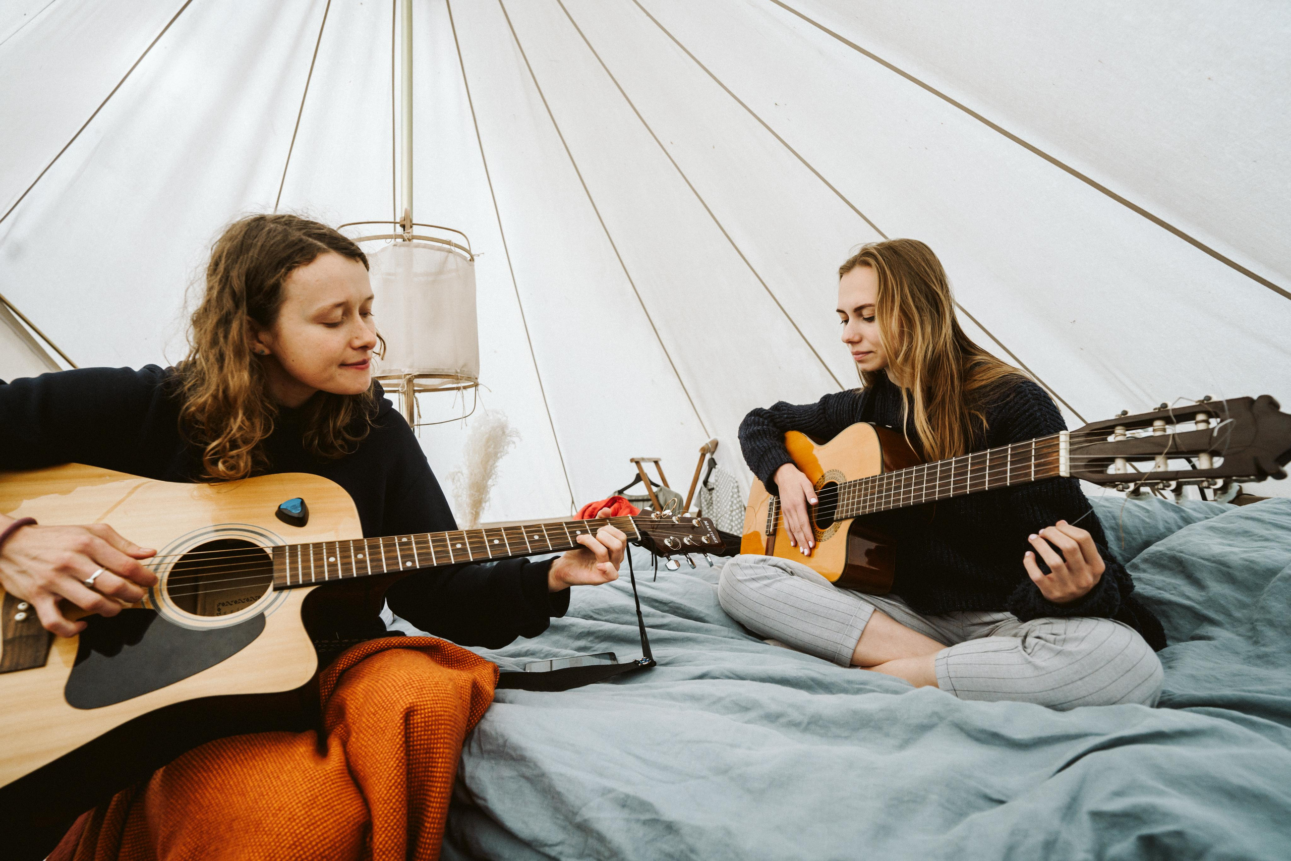 Les & More. Wedding & Documentary Photographer based in Nuremberg — available across Europe & Turkey | Vitalii Nasonov