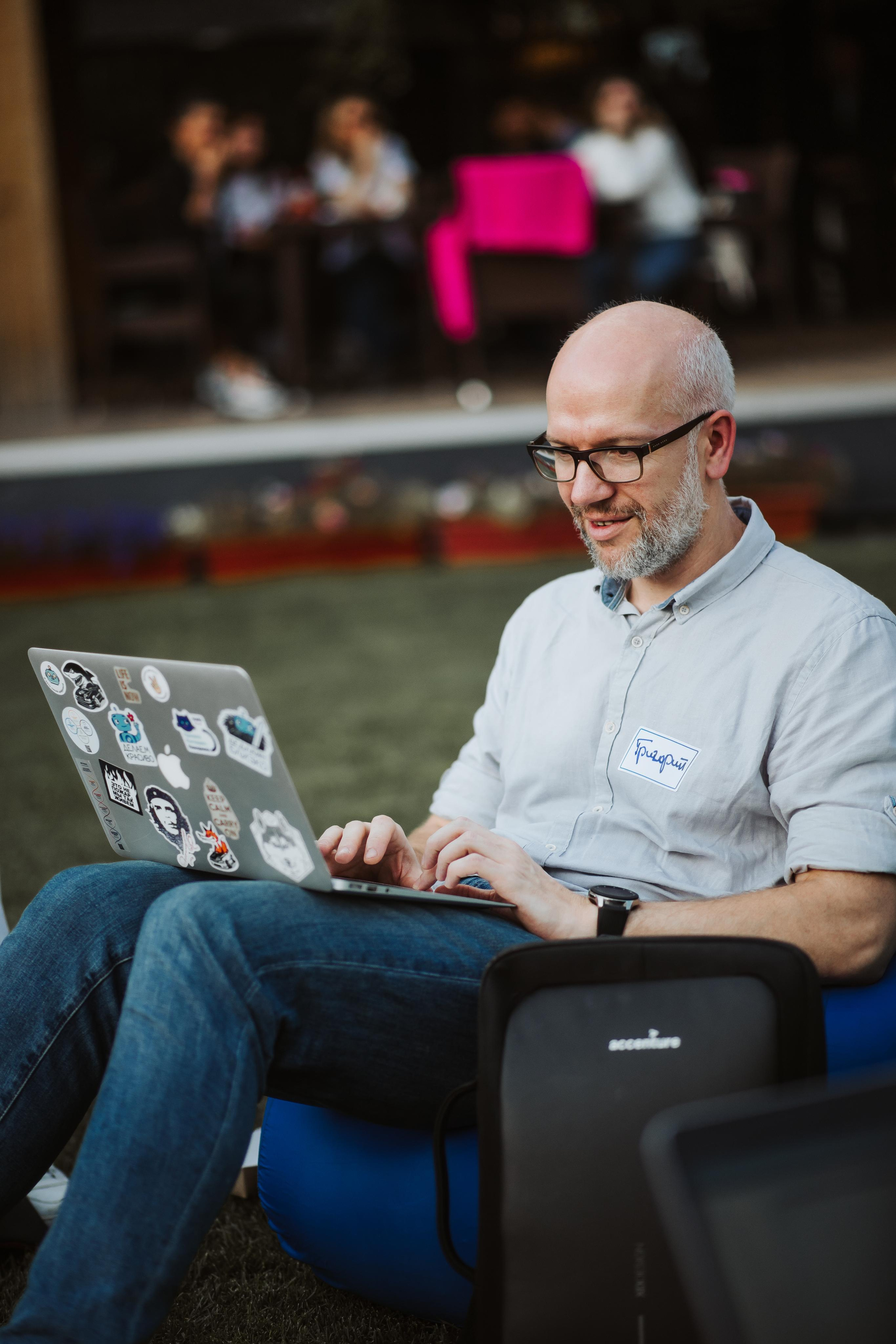 Assenture Habits New Me. Wedding & Documentary Photographer based in Nuremberg — available across Europe & Turkey | Vitalii Nasonov