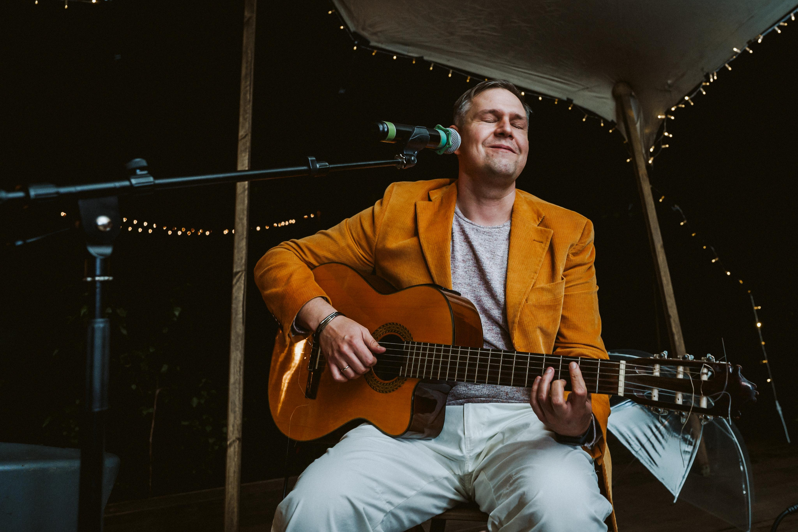 Les & More. Wedding & Documentary Photographer based in Nuremberg — available across Europe & Turkey | Vitalii Nasonov