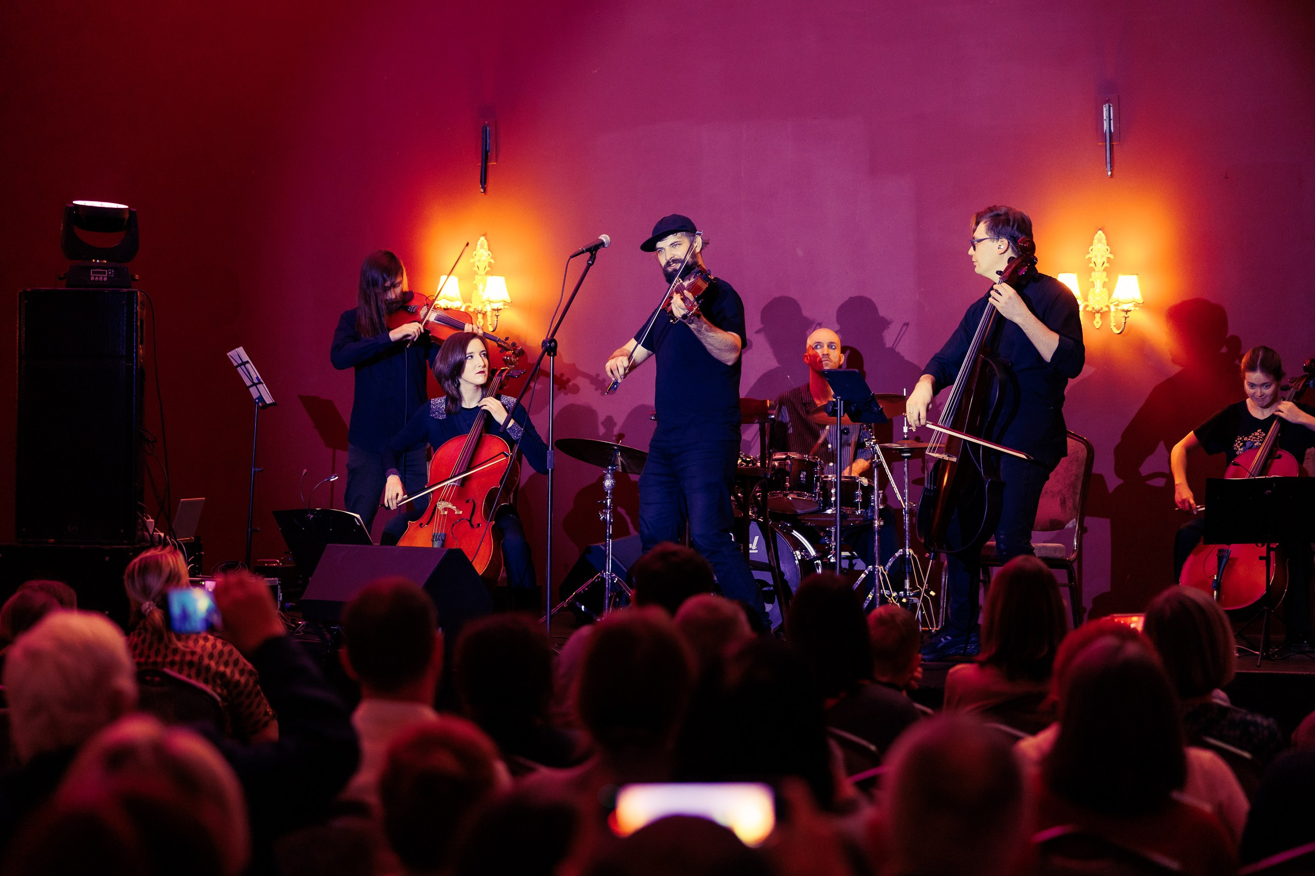 Концерт ATOMIC CELLOS в пространстве FREEDOM. Фотограф в Санкт-Петербурге — Сергей Петров