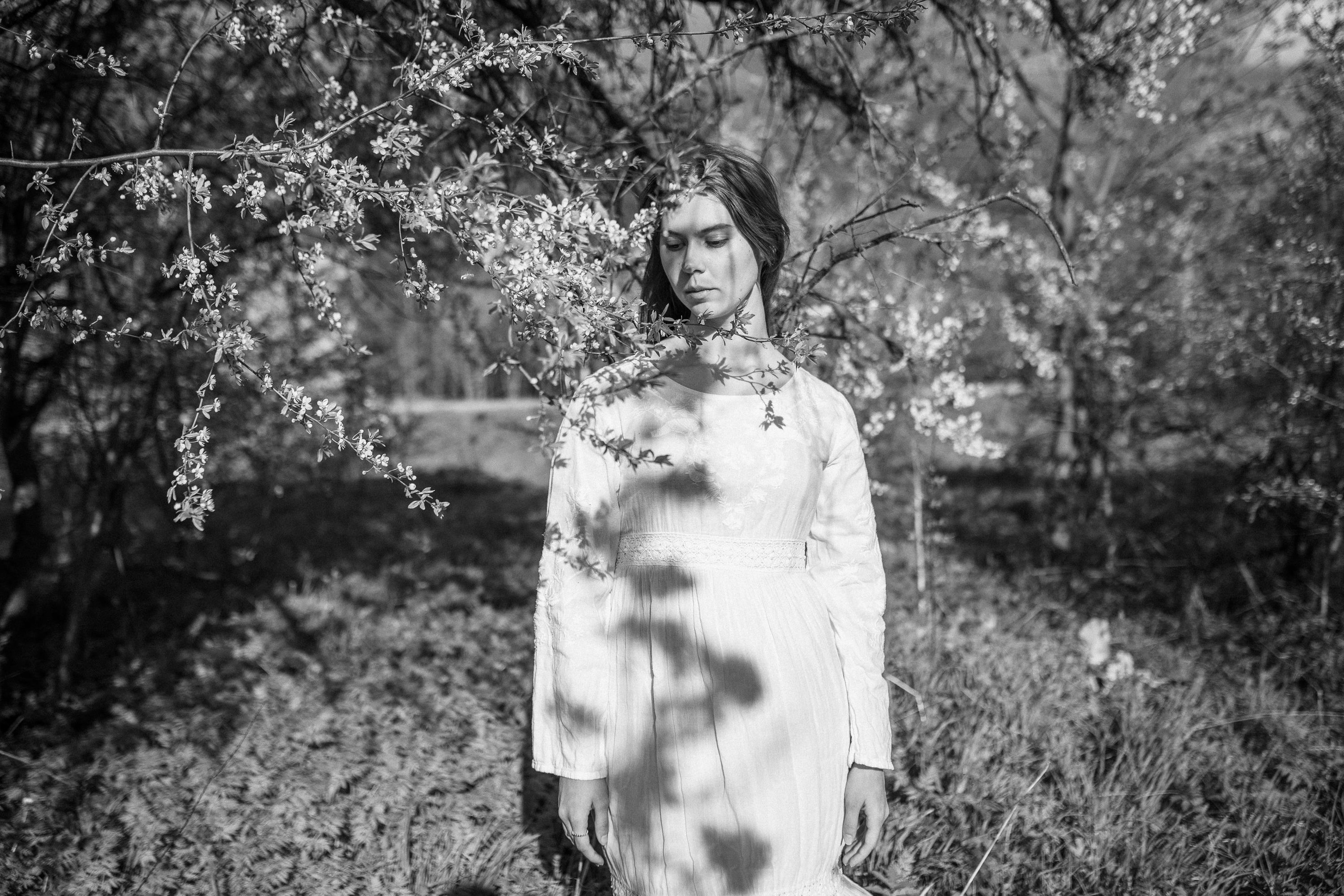 Катя в цветении. Женский семейный фотограф Тула Москва Захарова Анна