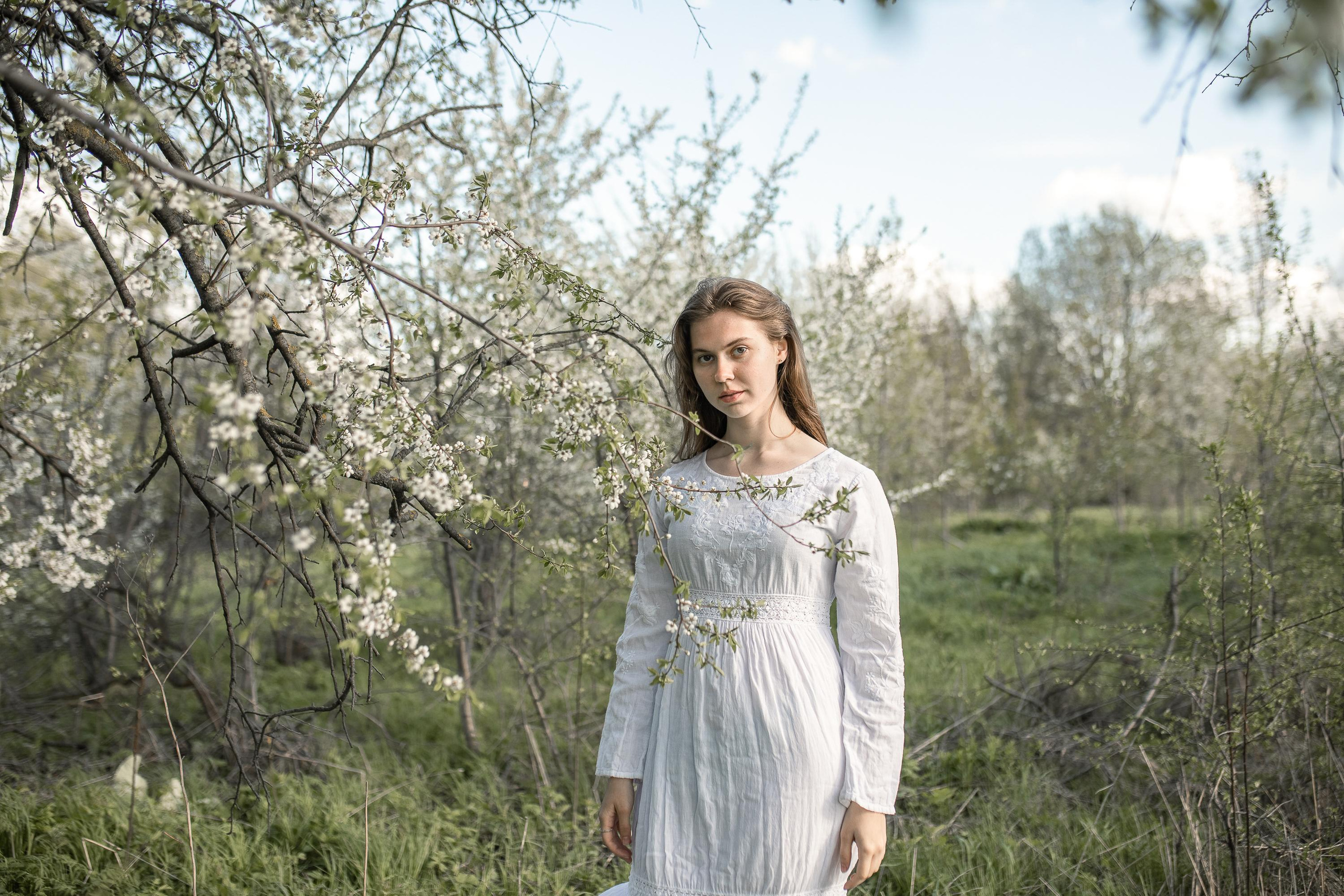 Катя в цветении. Женский семейный фотограф Тула Москва Захарова Анна