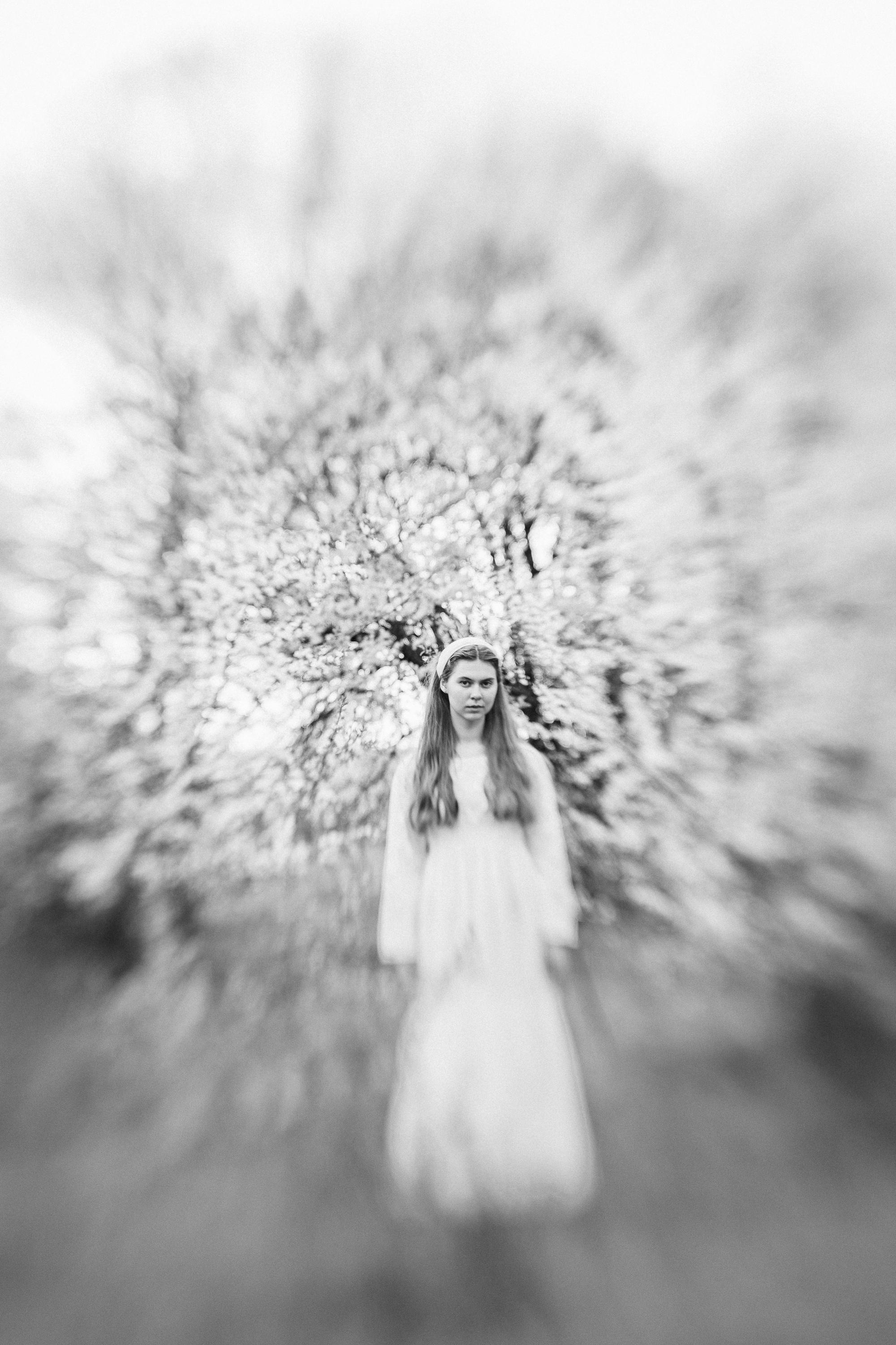 Катя в цветении. Женский семейный фотограф Тула Москва Захарова Анна