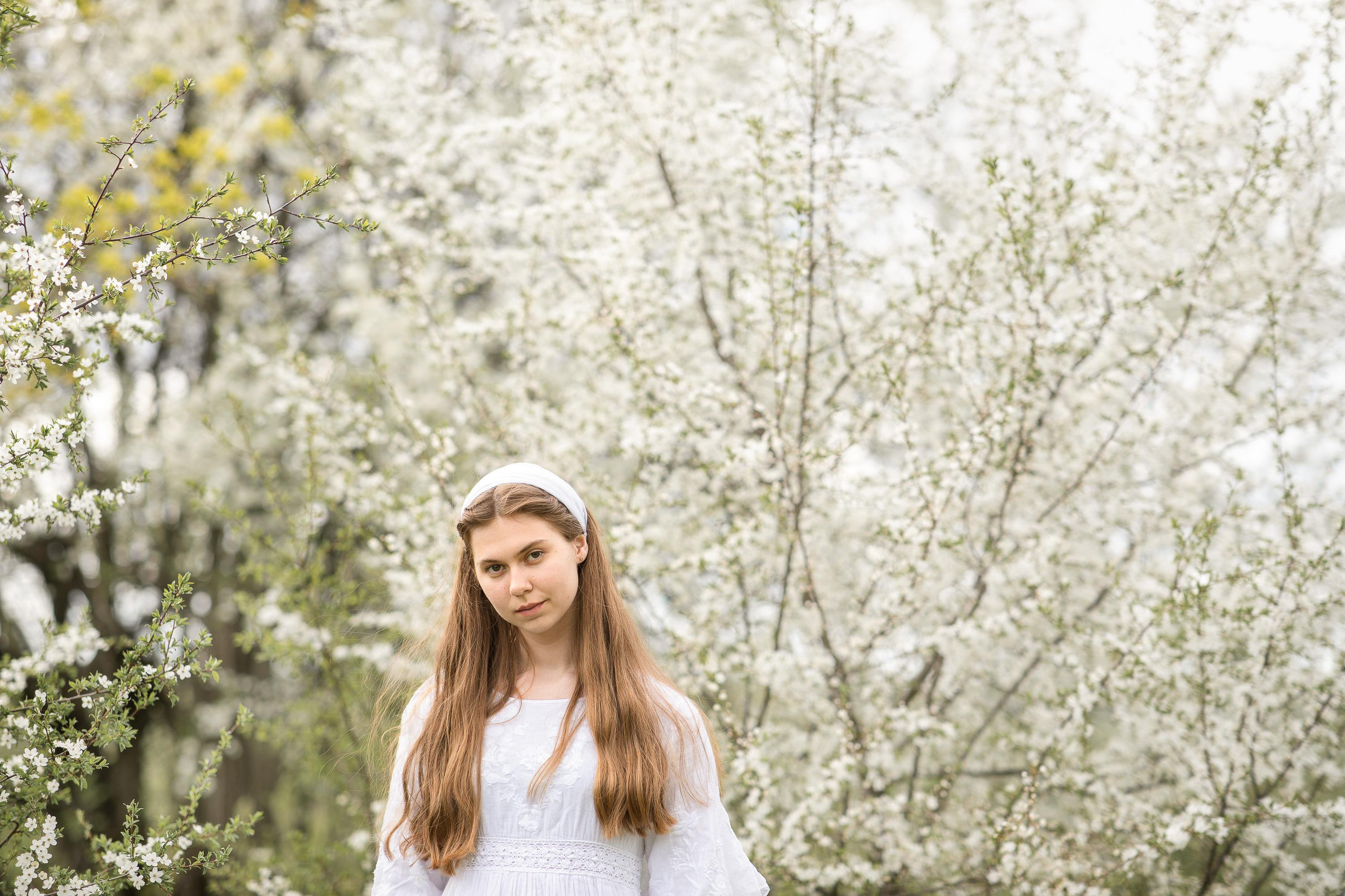Катя в цветении. Женский семейный фотограф Тула Москва Захарова Анна