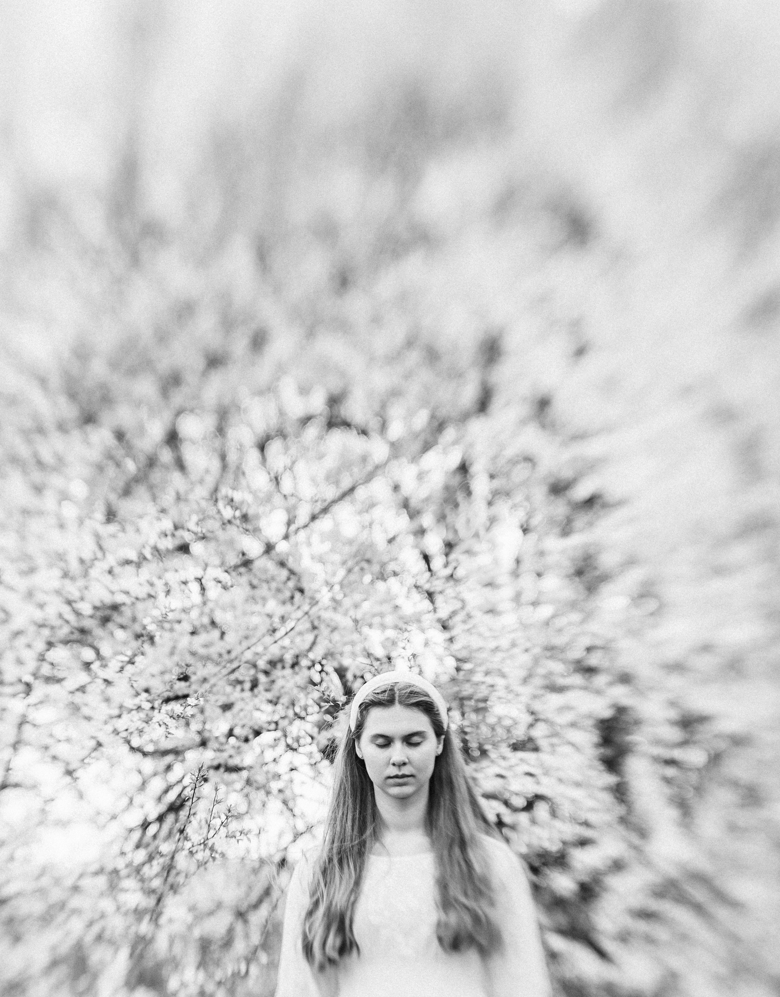 Катя в цветении. Женский семейный фотограф Тула Москва Захарова Анна