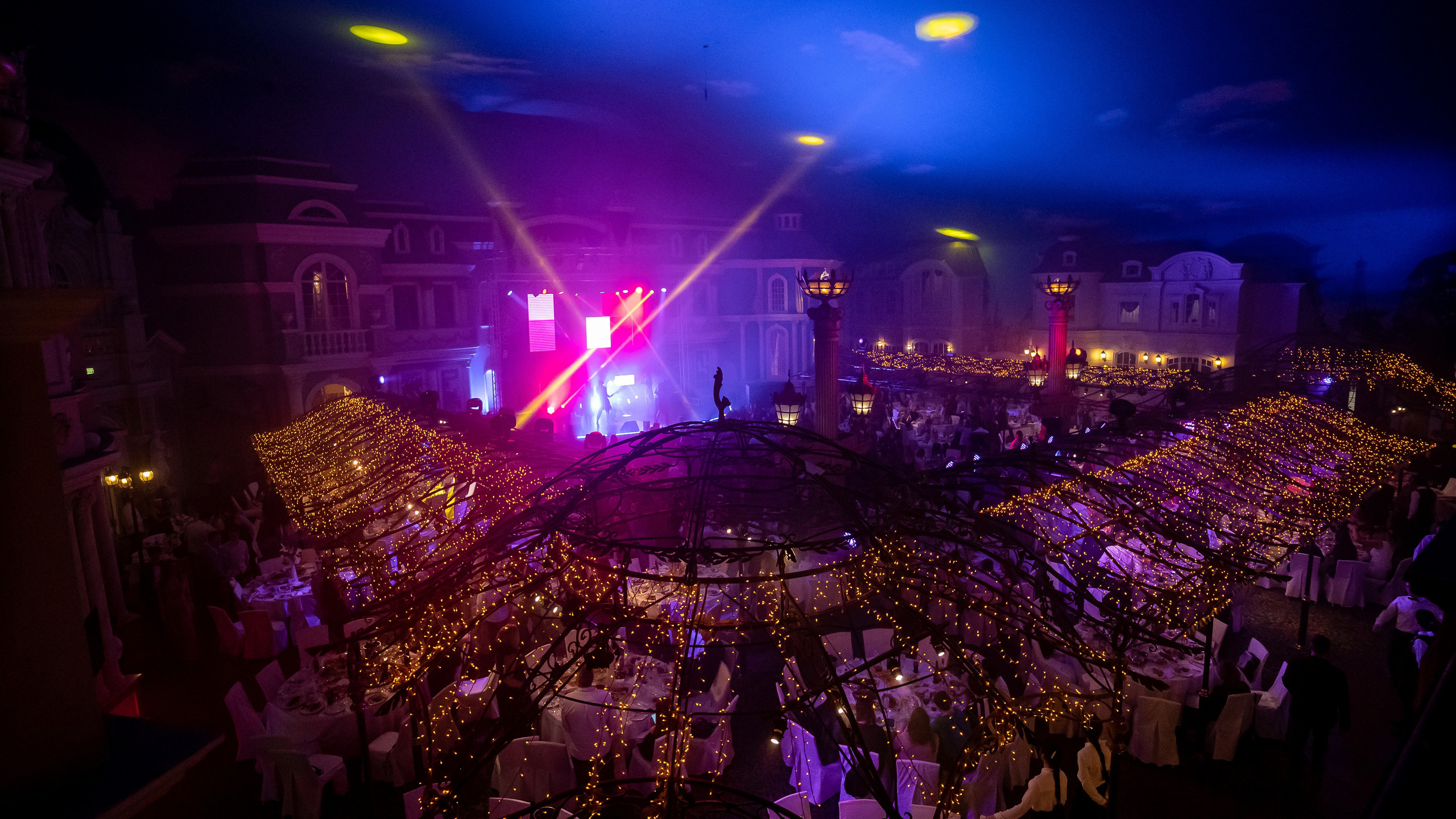 Контент съемка под ключ. Световое шоу / Москва и Мо