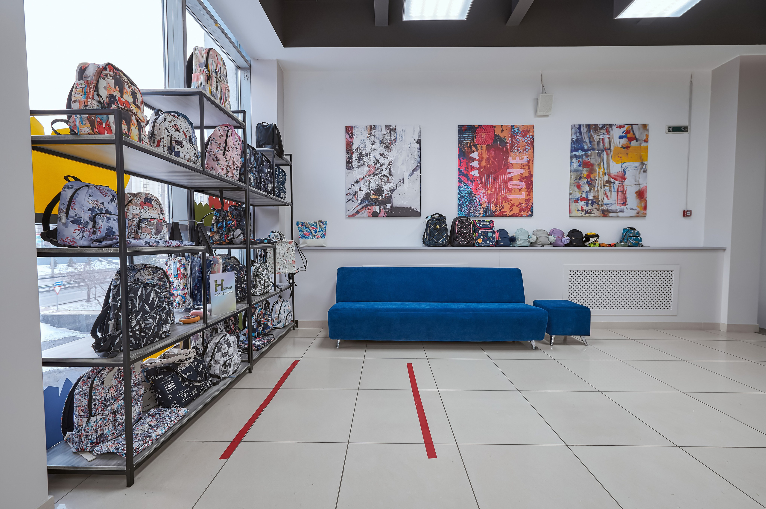 Портфолио по интерьерной и экстерьерной фотосъёмки: Мир сумок — Левый берег. Фотограф Яковлев Роман — Красноярск