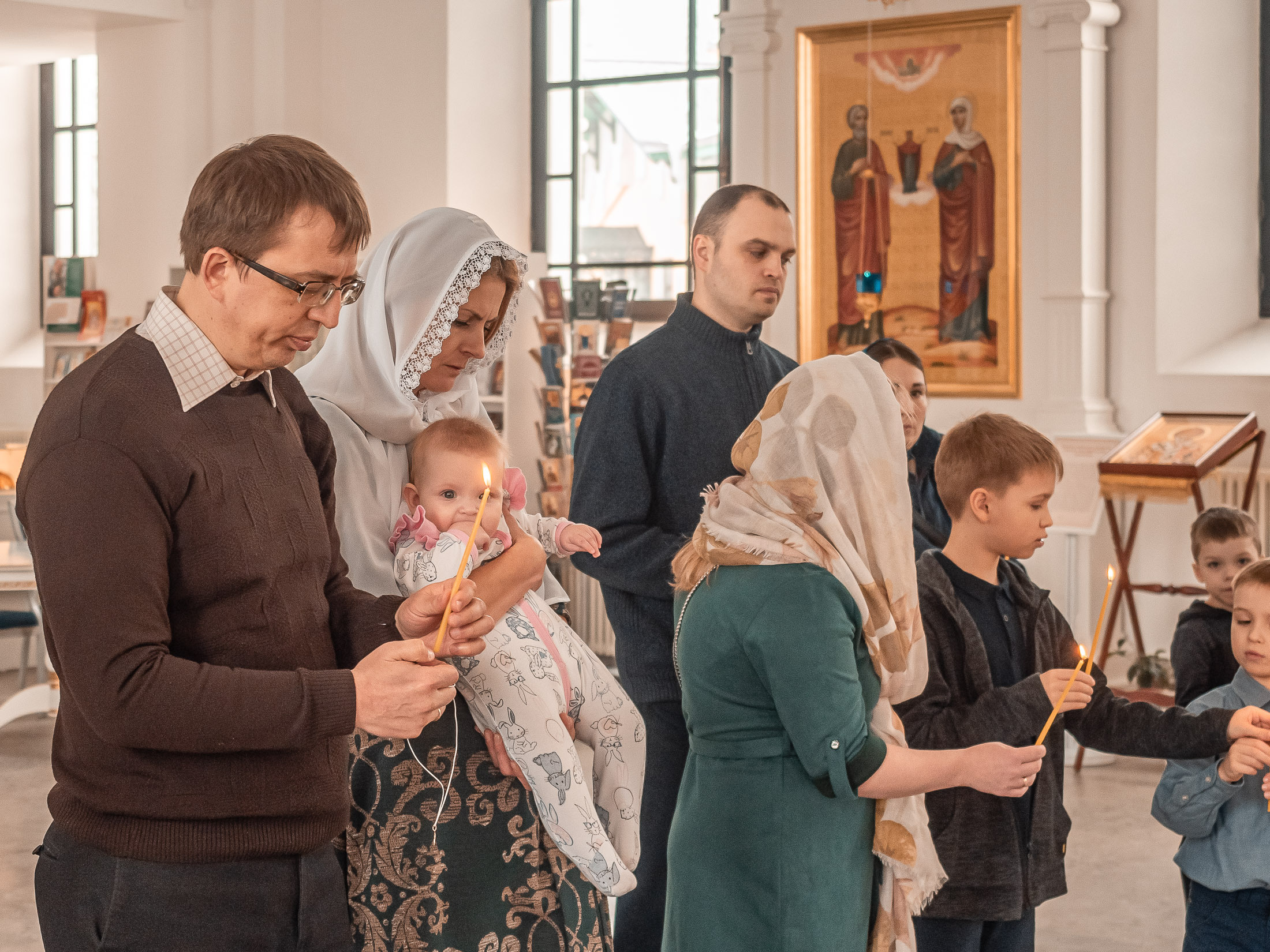 крестный крещение, кто покупает крестик на крестины девочке, детские крестильные наборы, беседа с батюшкой перед крещением, фотограф крещения в спб