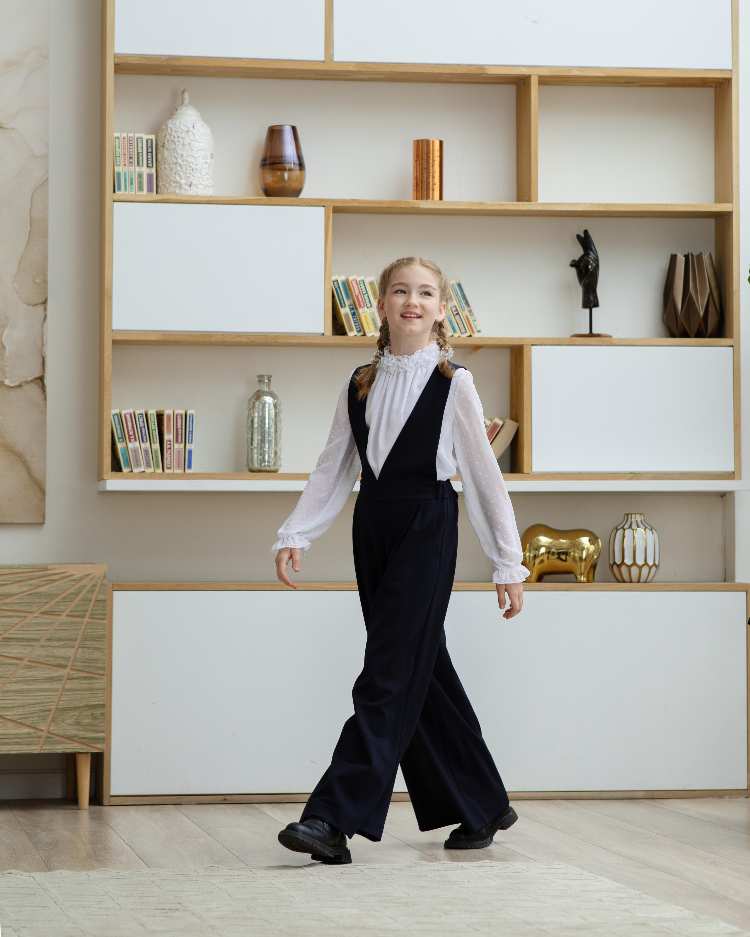 Съемка школьной формы «Красавушка» для маркетплейсов. Спортивный и детский фотограф в Москве, Калининграде