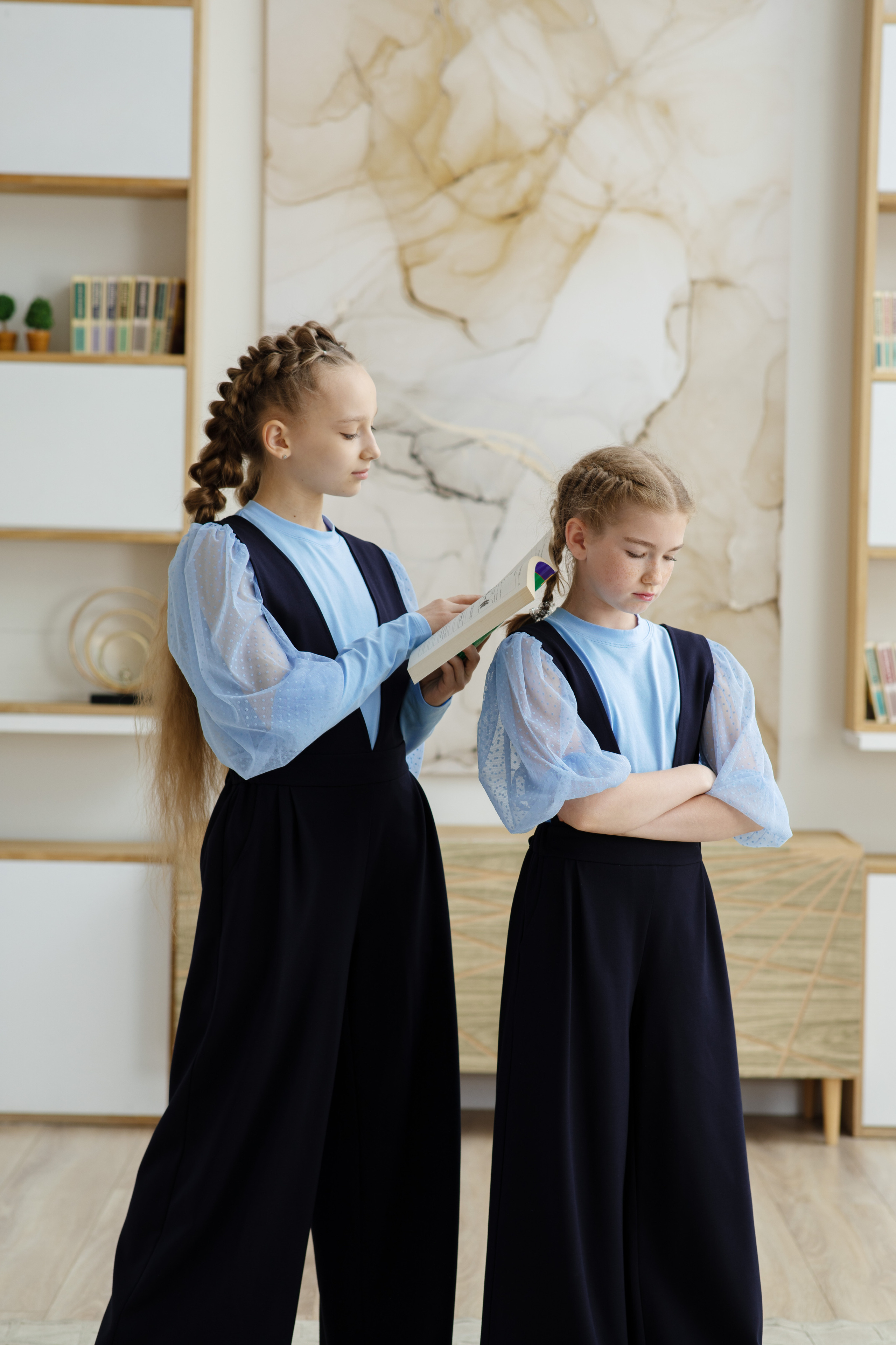 Съемка школьной формы «Красавушка» для маркетплейсов. Спортивный и детский фотограф в Москве, Калининграде