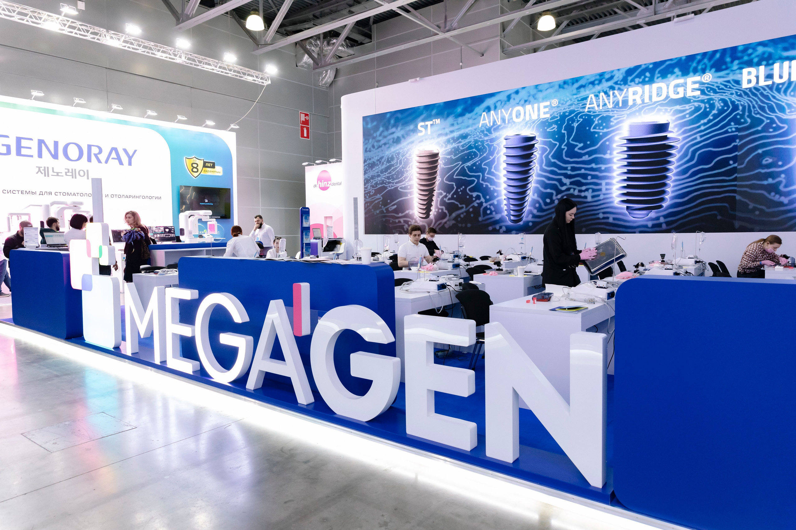 Стоматологическая выставка Dental Salon 2026. Профессиональный фотограф в Москве | Заказать фотосессию и съемку