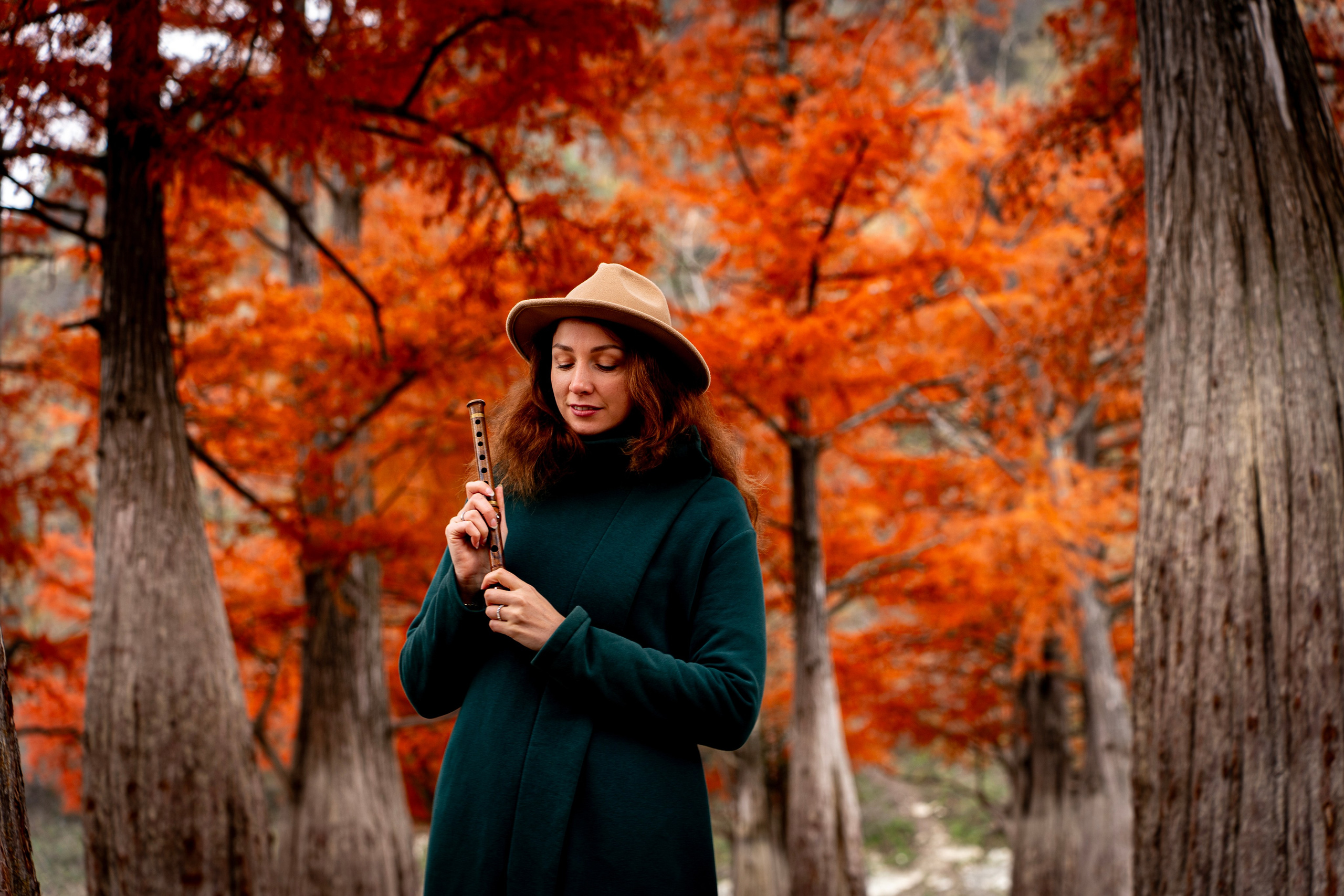 Осенняя фотосессия в Анапе — яркие кипарисы. Семейный и детский фотограф Екатерина Черняева. Снимаю портреты, love story, фотопрогулки, работаю на улице, в кафе, студии, дома у клиента
