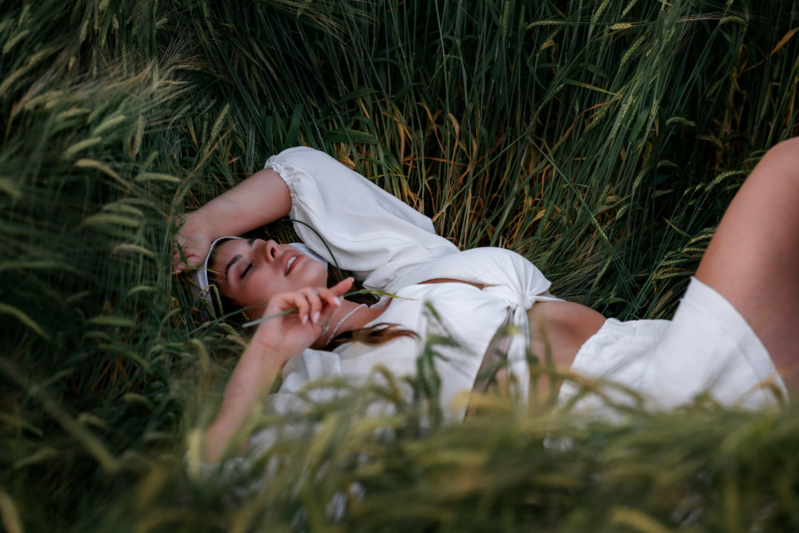 Пшеничное поле на закате. Женский и семейный фотограф в Москве Виктория