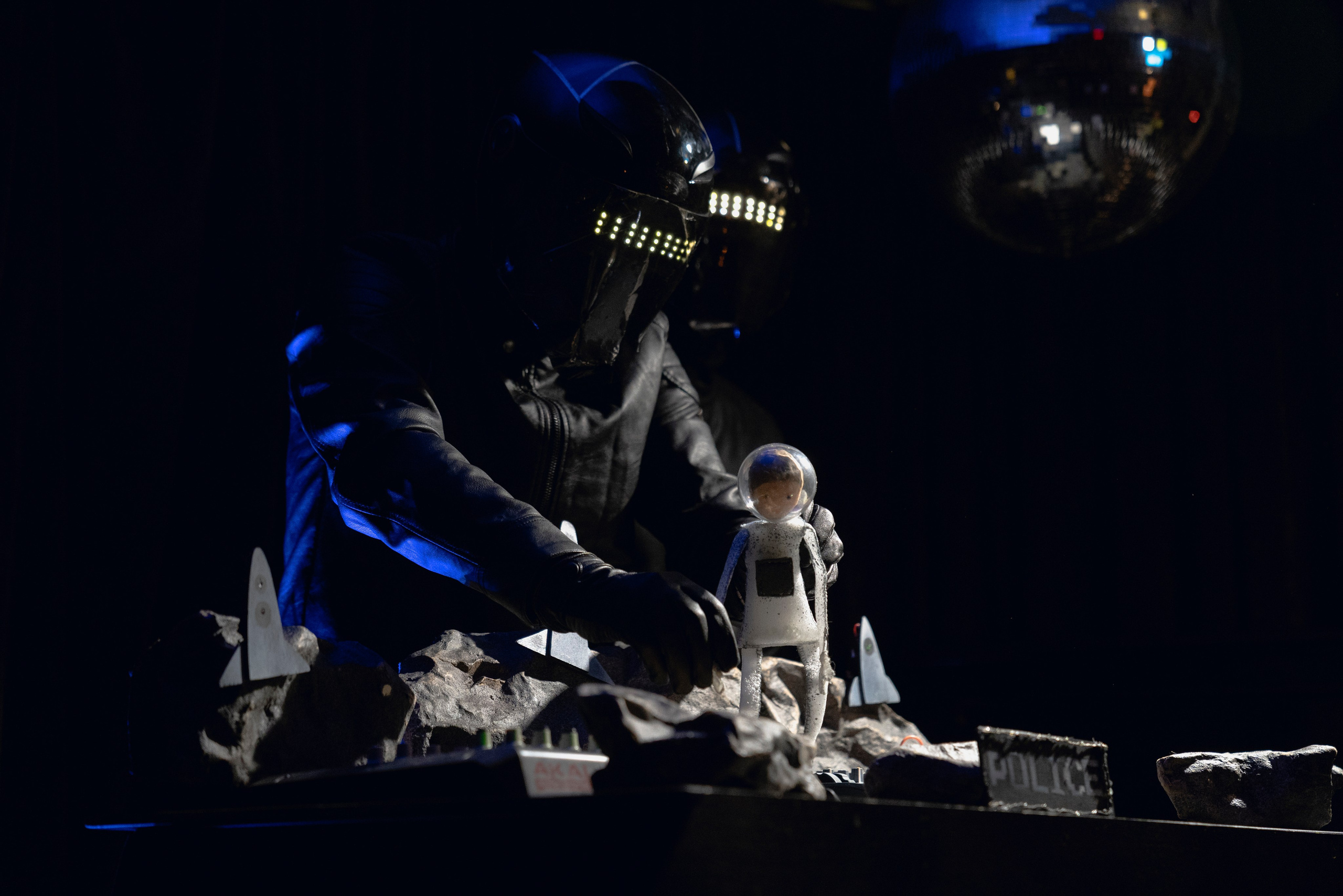 SINGLE. Режиссер и художник Алена Волкова (dir. Alena Volkova). Фотограф Ирина Соколенко Санкт-Петербург