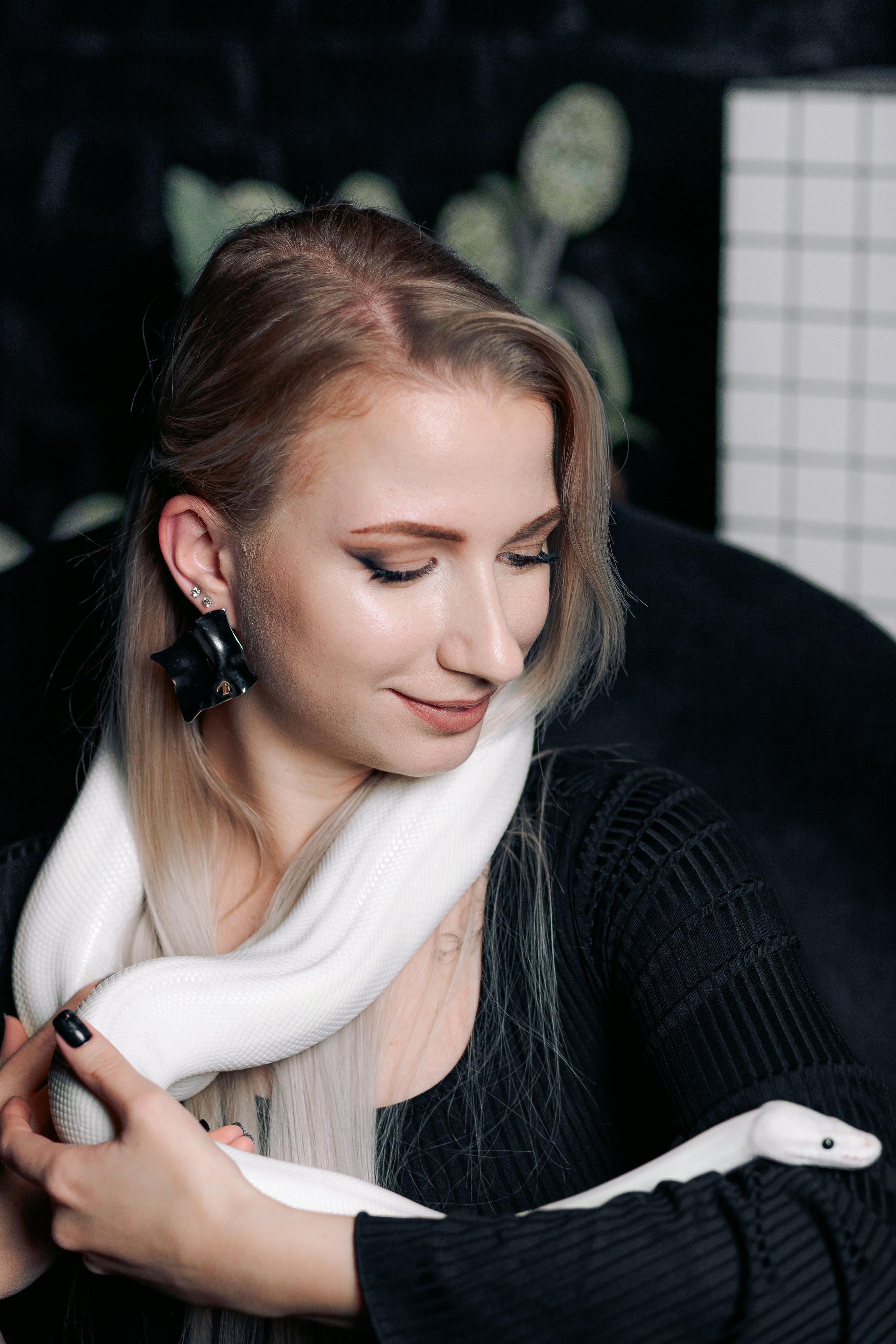 Фотосессия сестер с фотостудии с белой змеей в Санкт-Петербурге. Фотограф в Санкт-Петербурге, Анна Скворцова