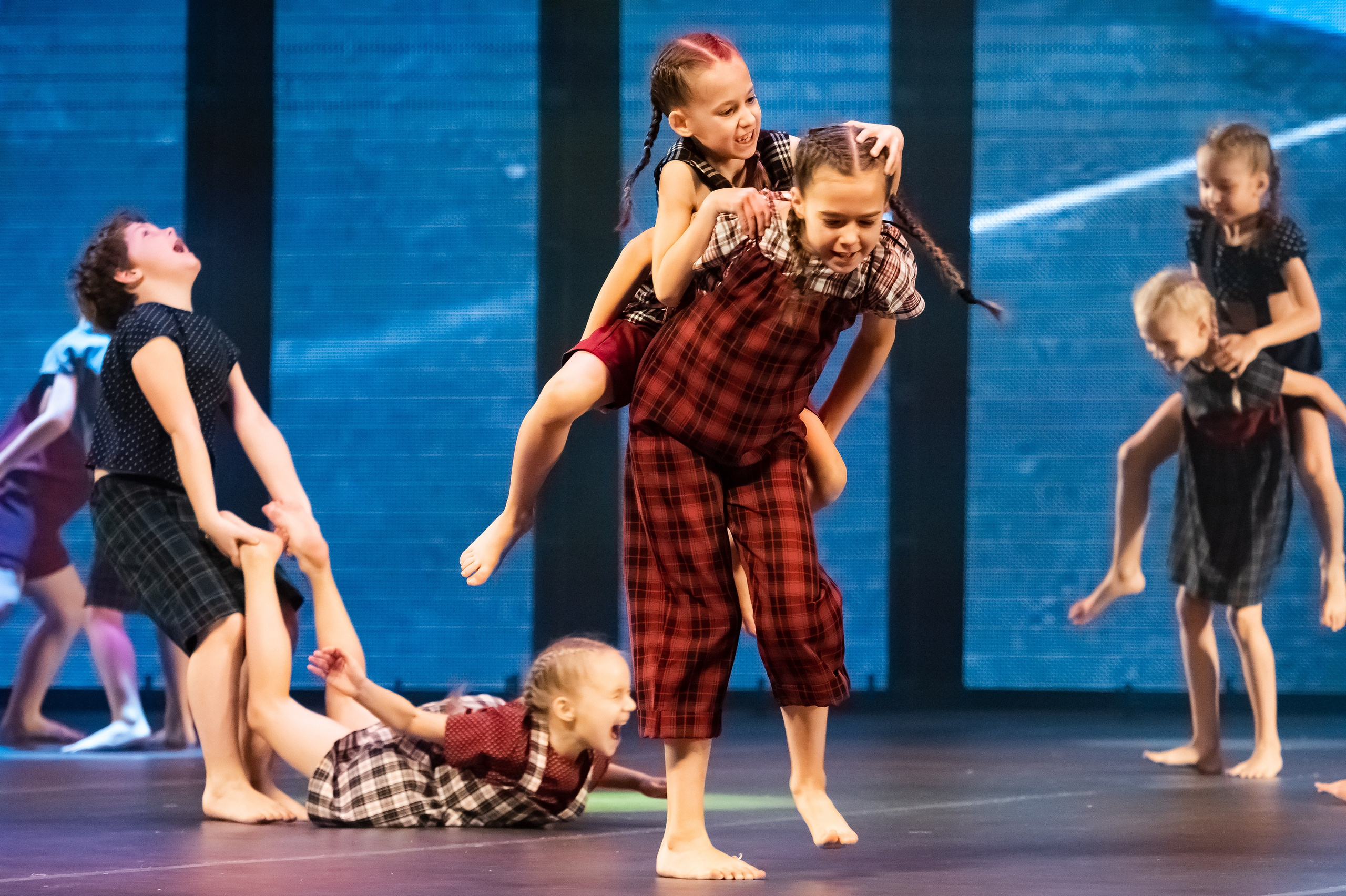 Концерт «Пространные танцы». Репортажный, семейный и детский фотограф в Пензе и Заречном Арина Ермилова. Картины барельеф на заказ