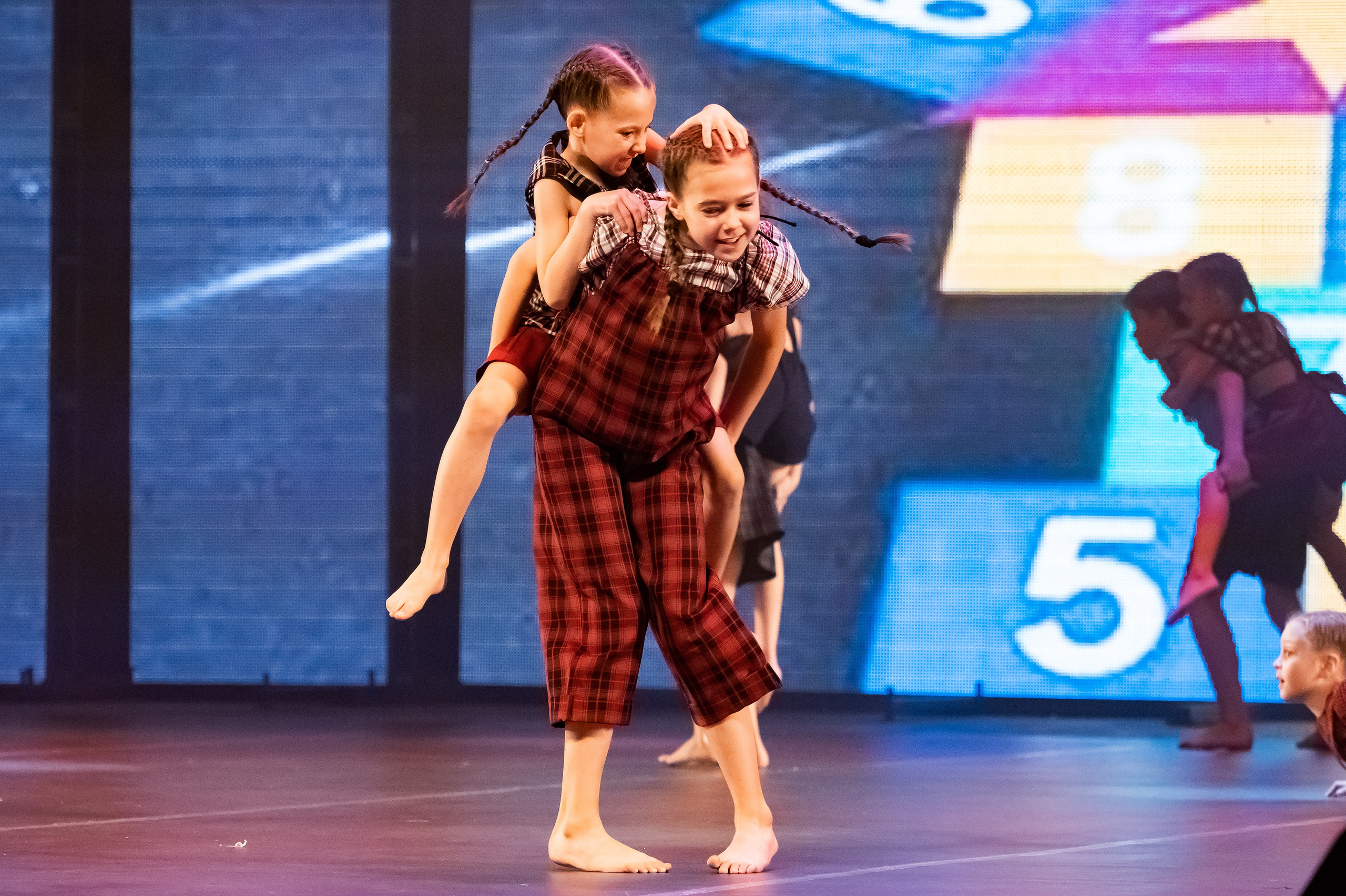 Концерт «Пространные танцы». Репортажный, семейный и детский фотограф в Пензе и Заречном Арина Ермилова. Картины барельеф на заказ