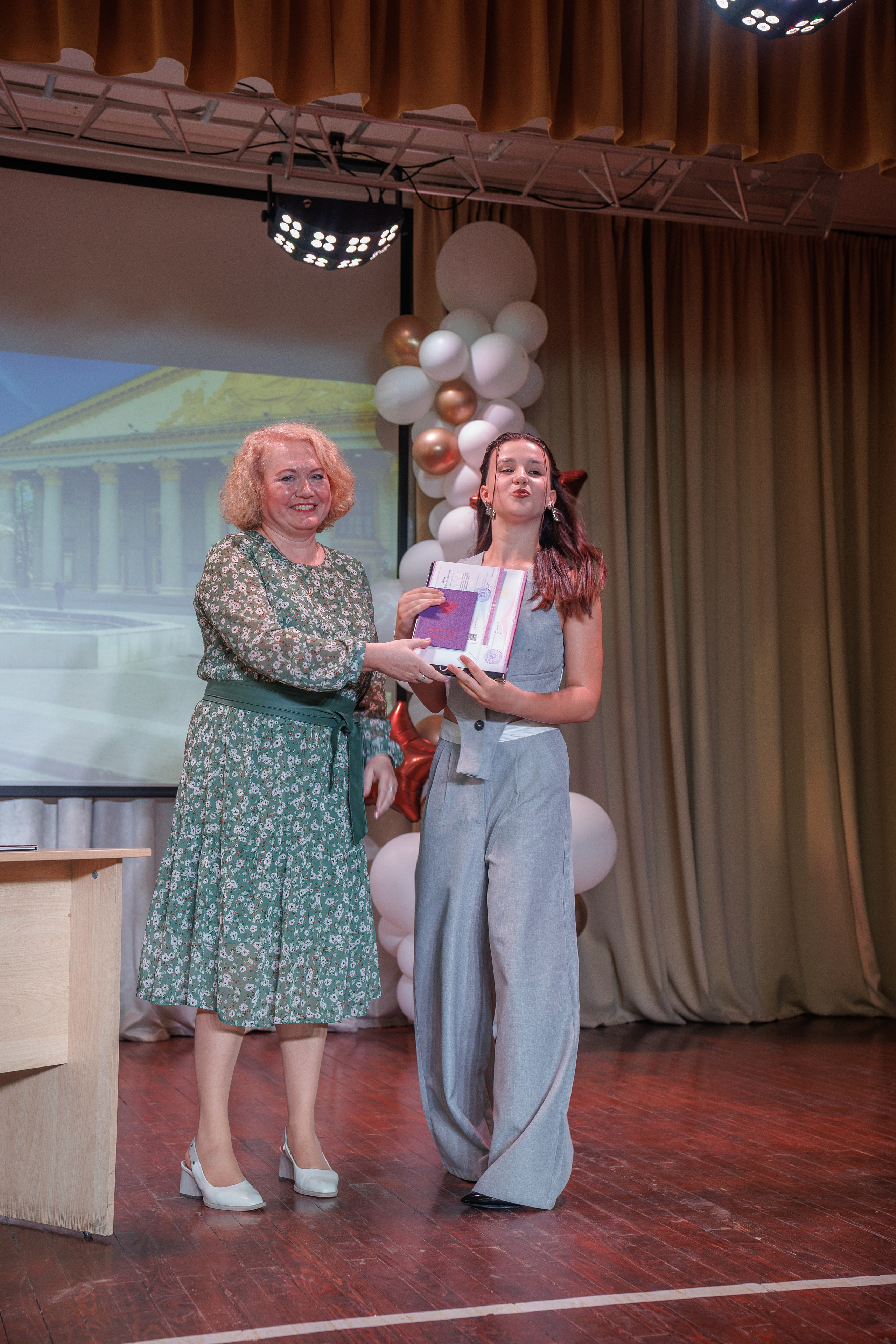 Вручение аттестатов. Свадебный и семейный фотограф в Новосибирске Ирина Дорошкова