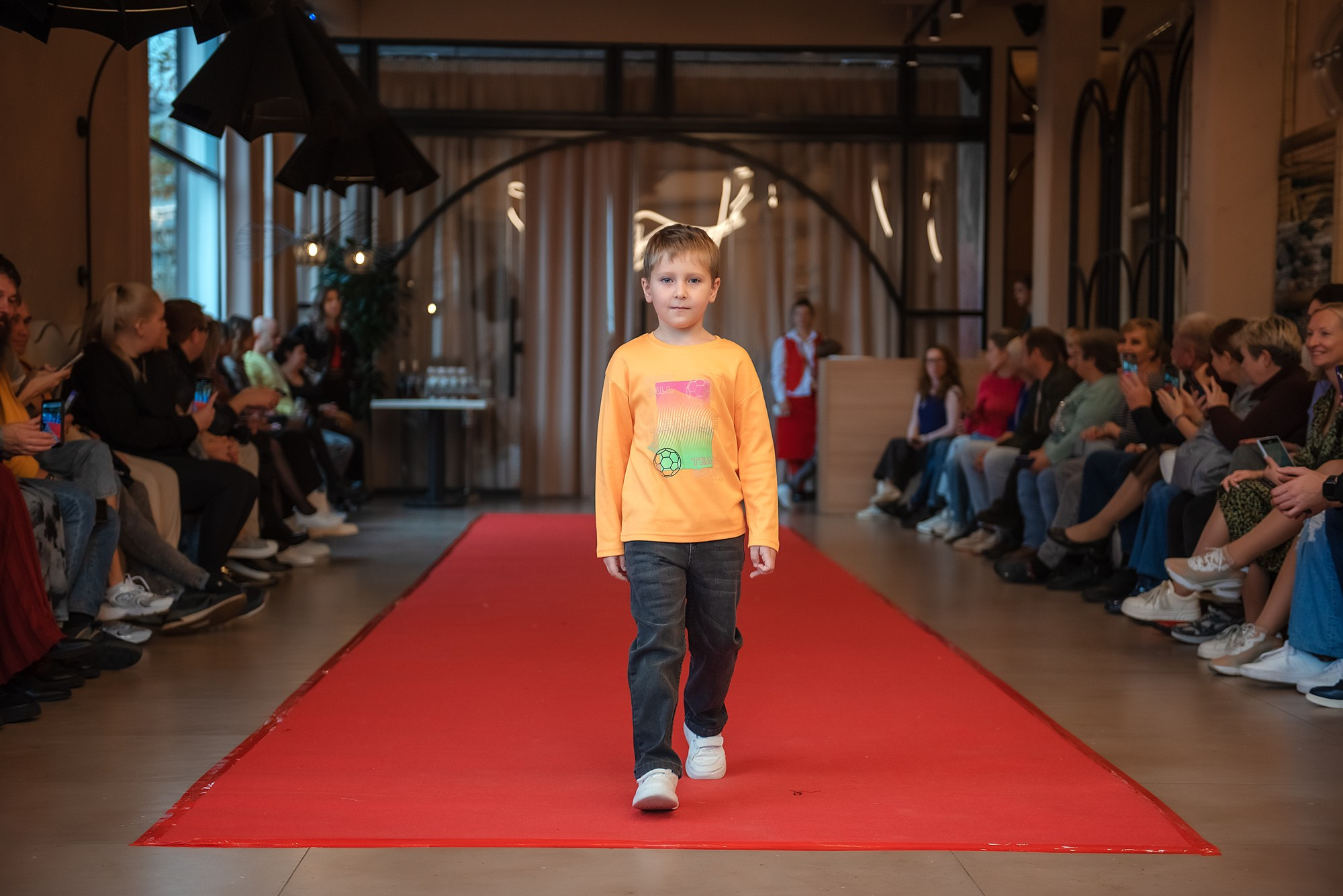 HAPPYkids дефиле в день мамы. Семейный и коммерческий фотограф в Сочи Александр Бодунов