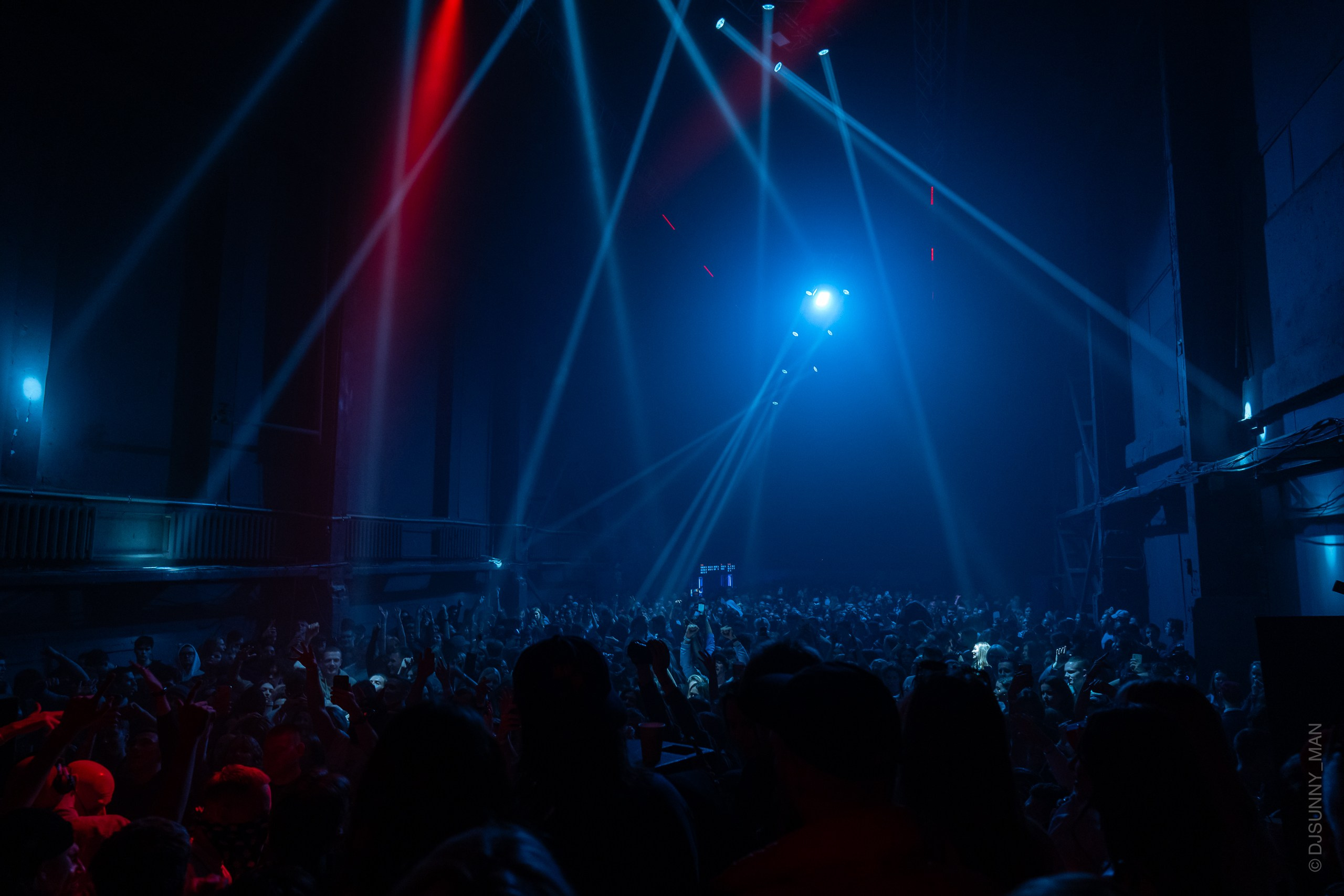 Metro Gorkovskaya ЦЕХ. Sunnyman