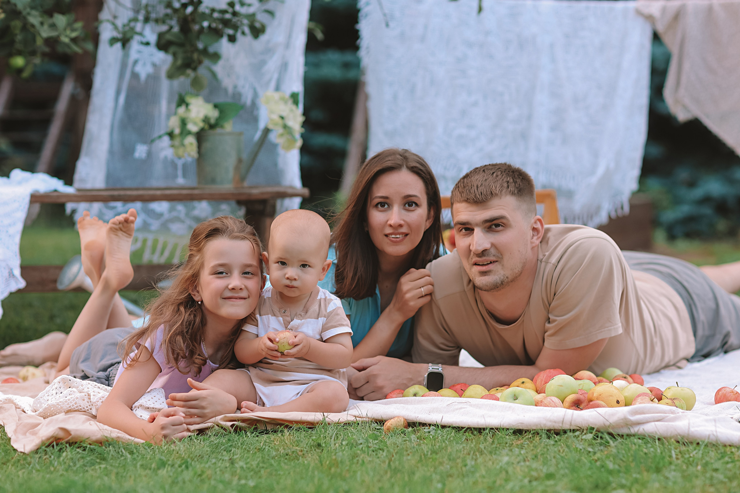 Яблоки. Семейный фотограф Тюмень, фотограф на роды Салмина Мария