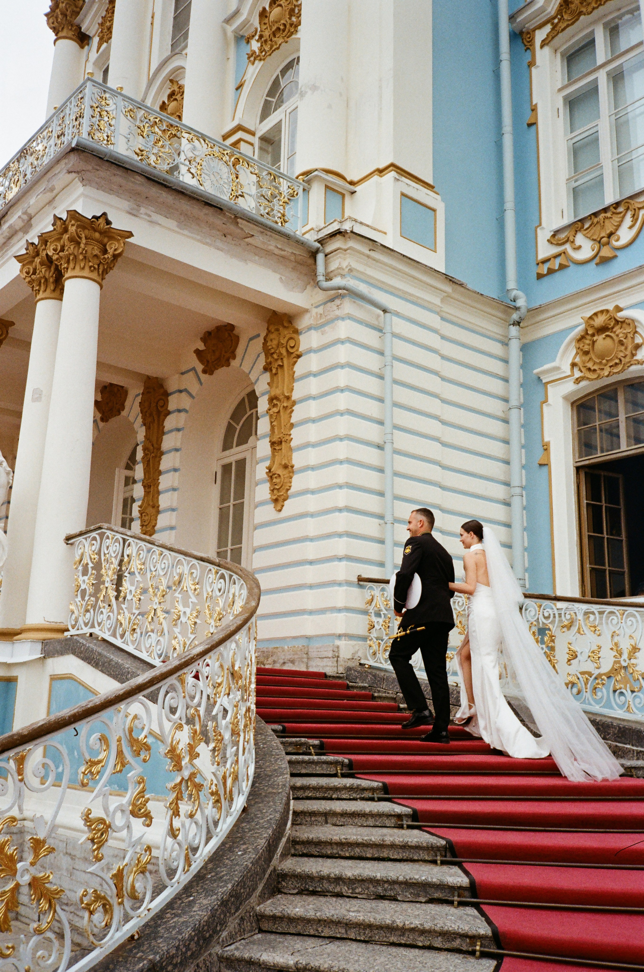 Свадебная фотосессия на пленку. Сестры Карабаза. Фотографы и ретушеры в Москве и Санкт-Петербурге