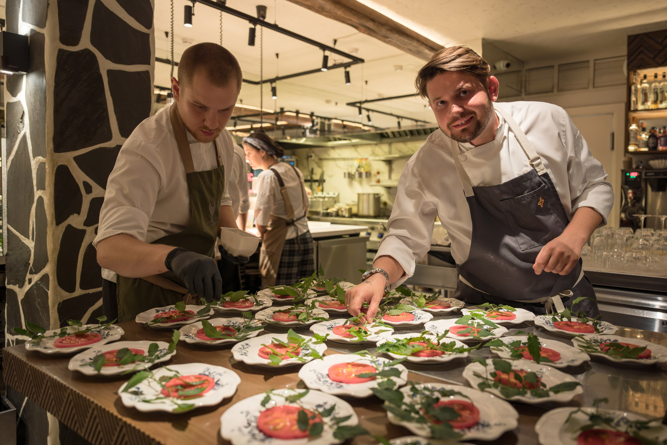 Гастрономический ужин в ресторане Co-Co Chalet. Репортажный фотограф в Красной Поляне и Сочи Павлюченко Екатерина