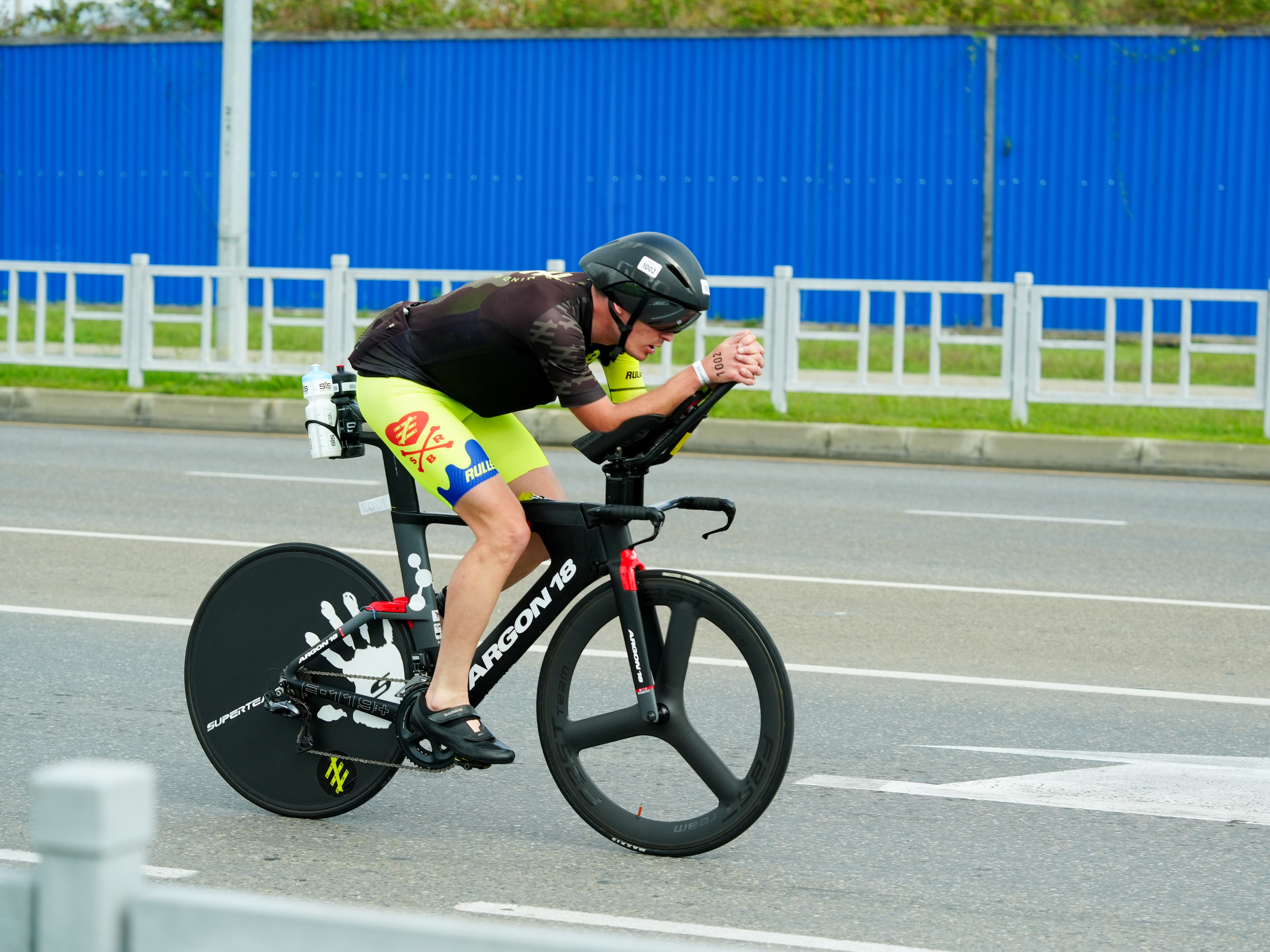 Фотоотчет партнерской интеграции для компании TELE2 на фестивале Ironstar. Репортажный фотограф в Красной Поляне и Сочи Павлюченко Екатерина