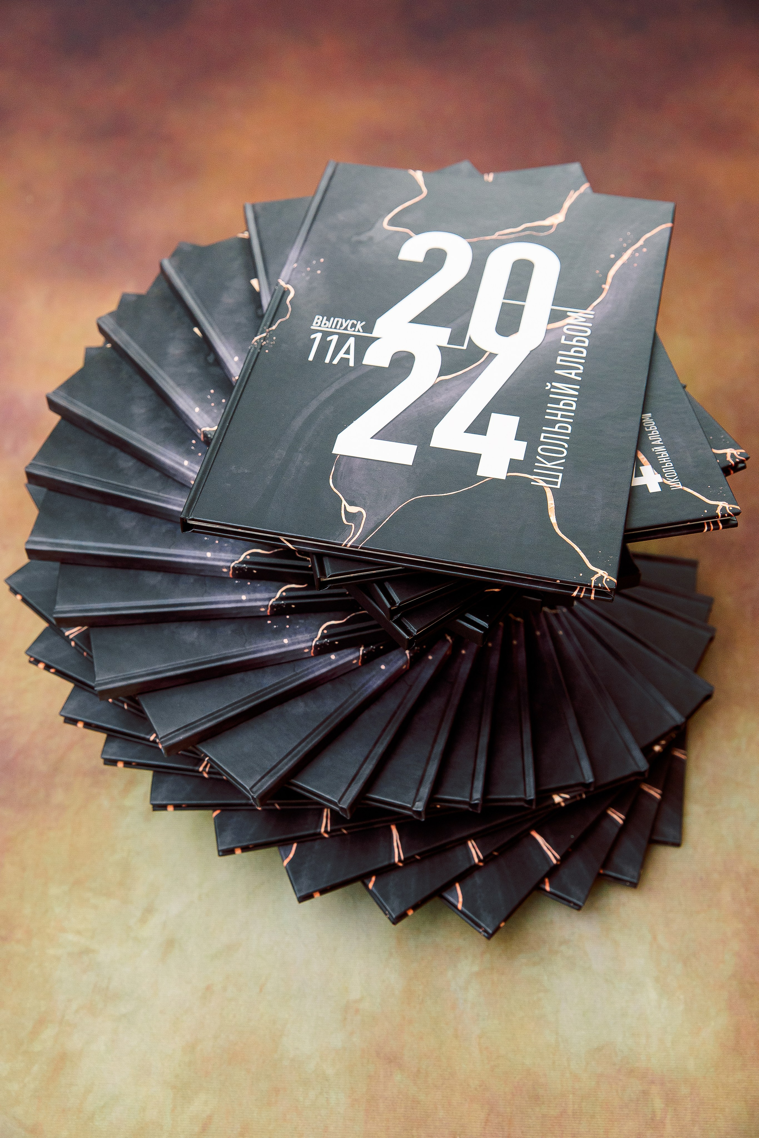 Выпускные альбомы 11 «А» класс — 2024. Семейный и детский фотограф в Москве Тихонова Ксения