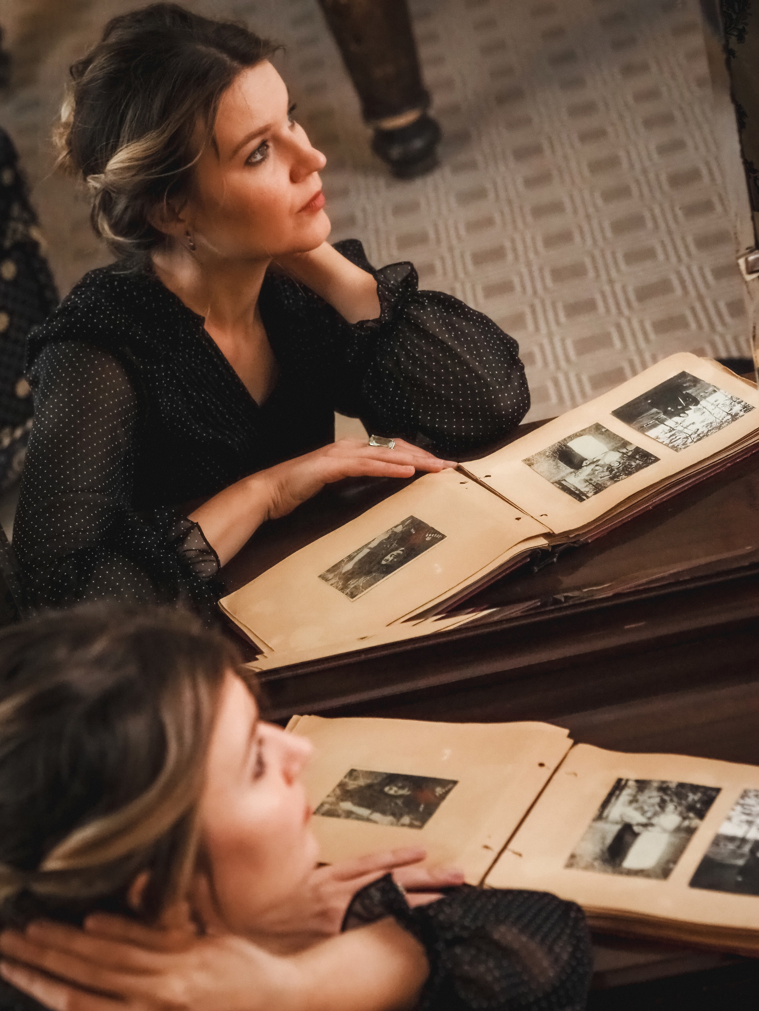 Ирина и Евгения в доме Пельцама. Семейный фотограф Ольга Барабанова