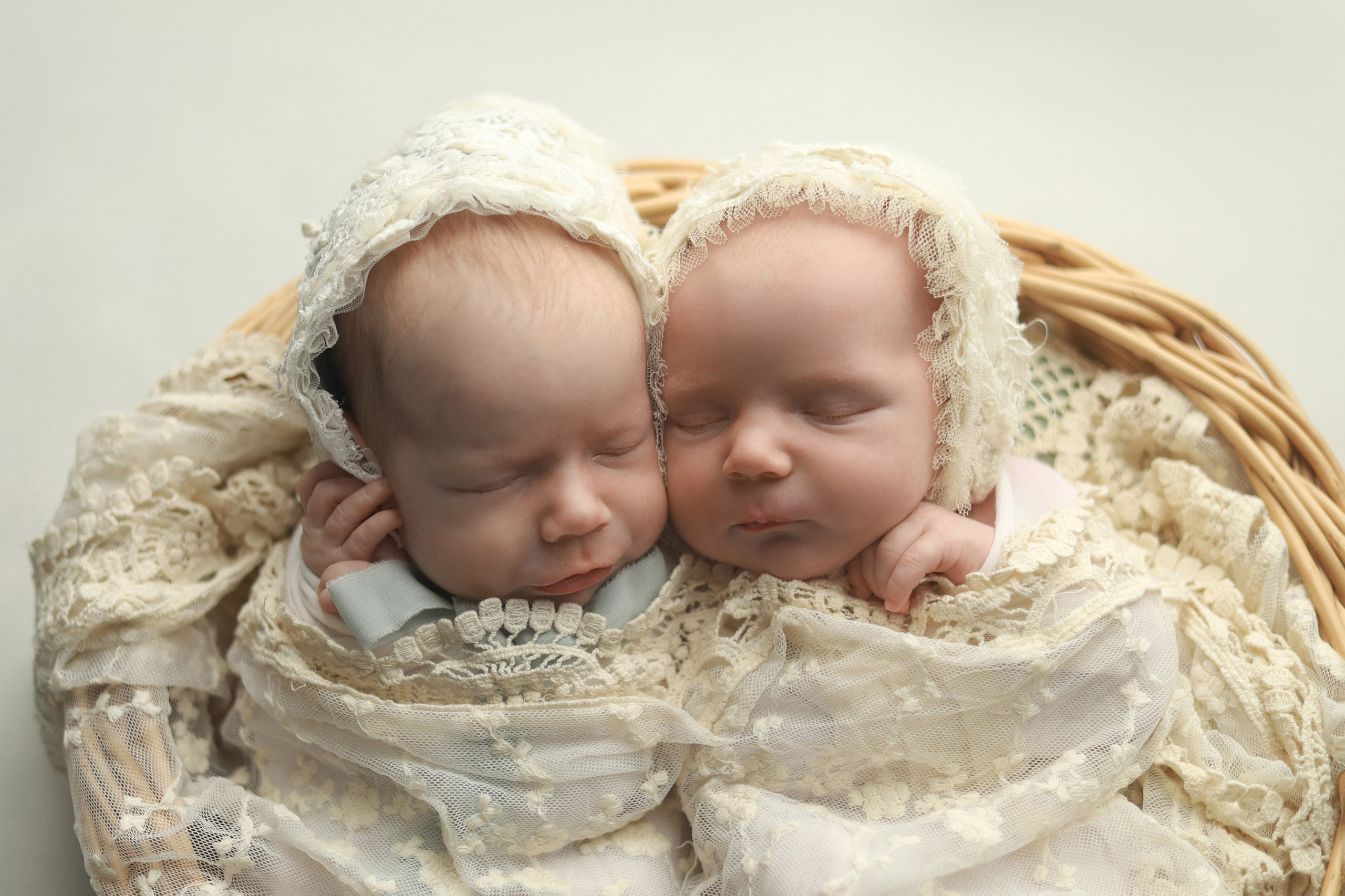 Двойни. Фотограф новорожденных Саратов