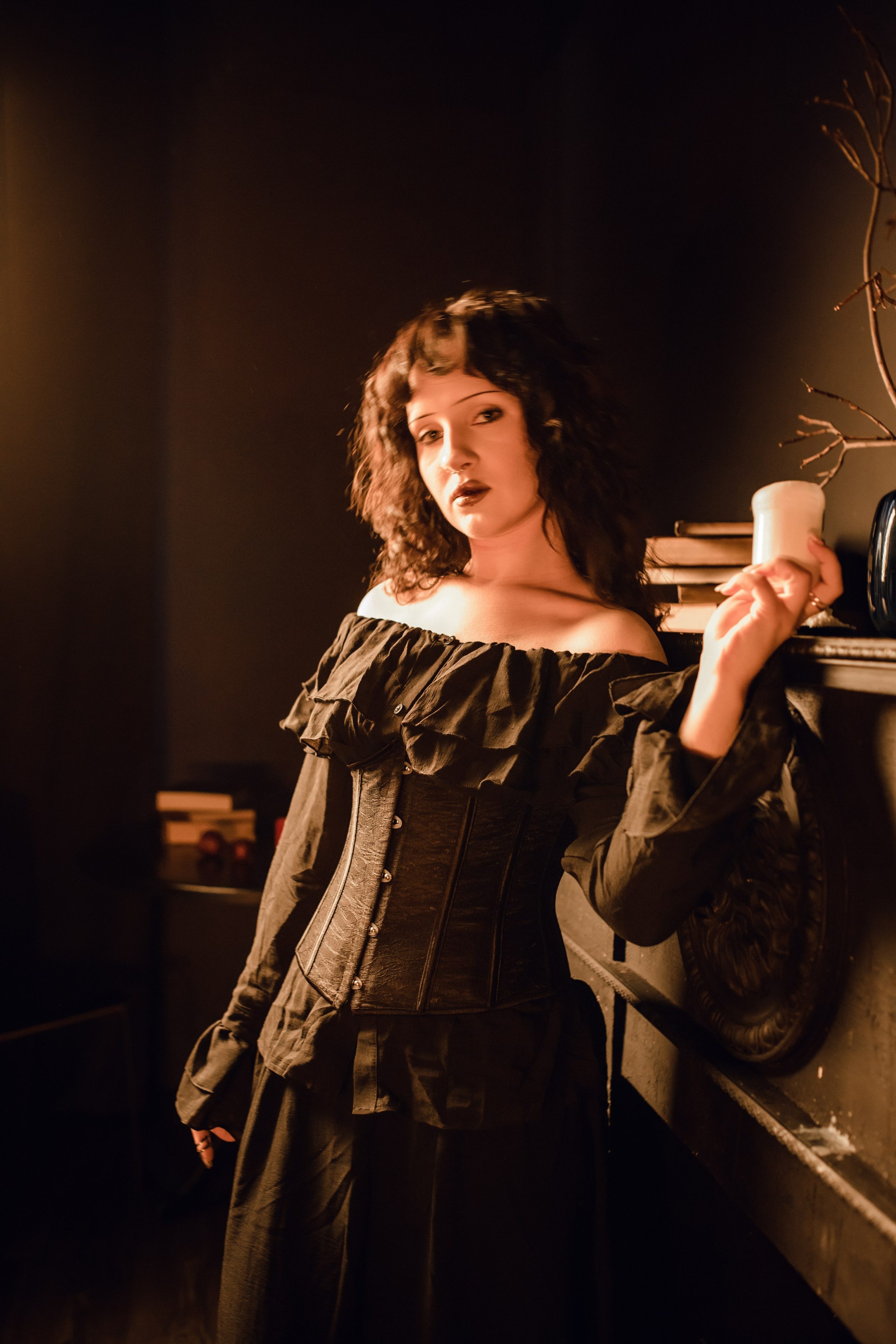 Фото девушки у камина, фотосессия Санкт-Петербург