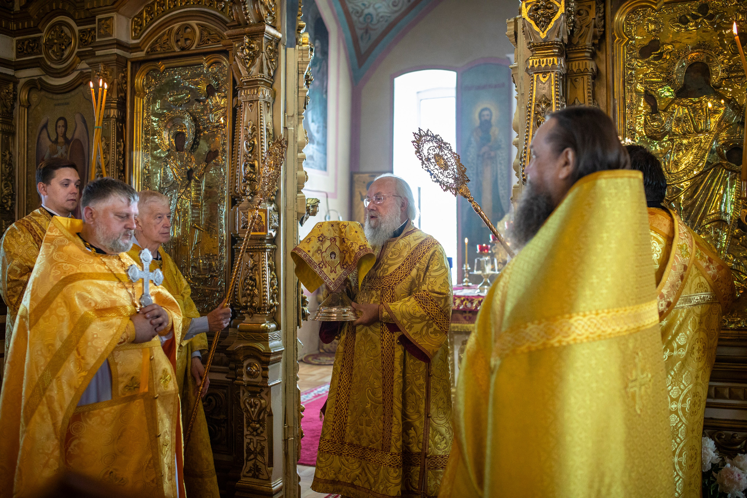 Служба епископа Александровского и Юрьев-Польского Иннокентия. Арт- фотограф Москва