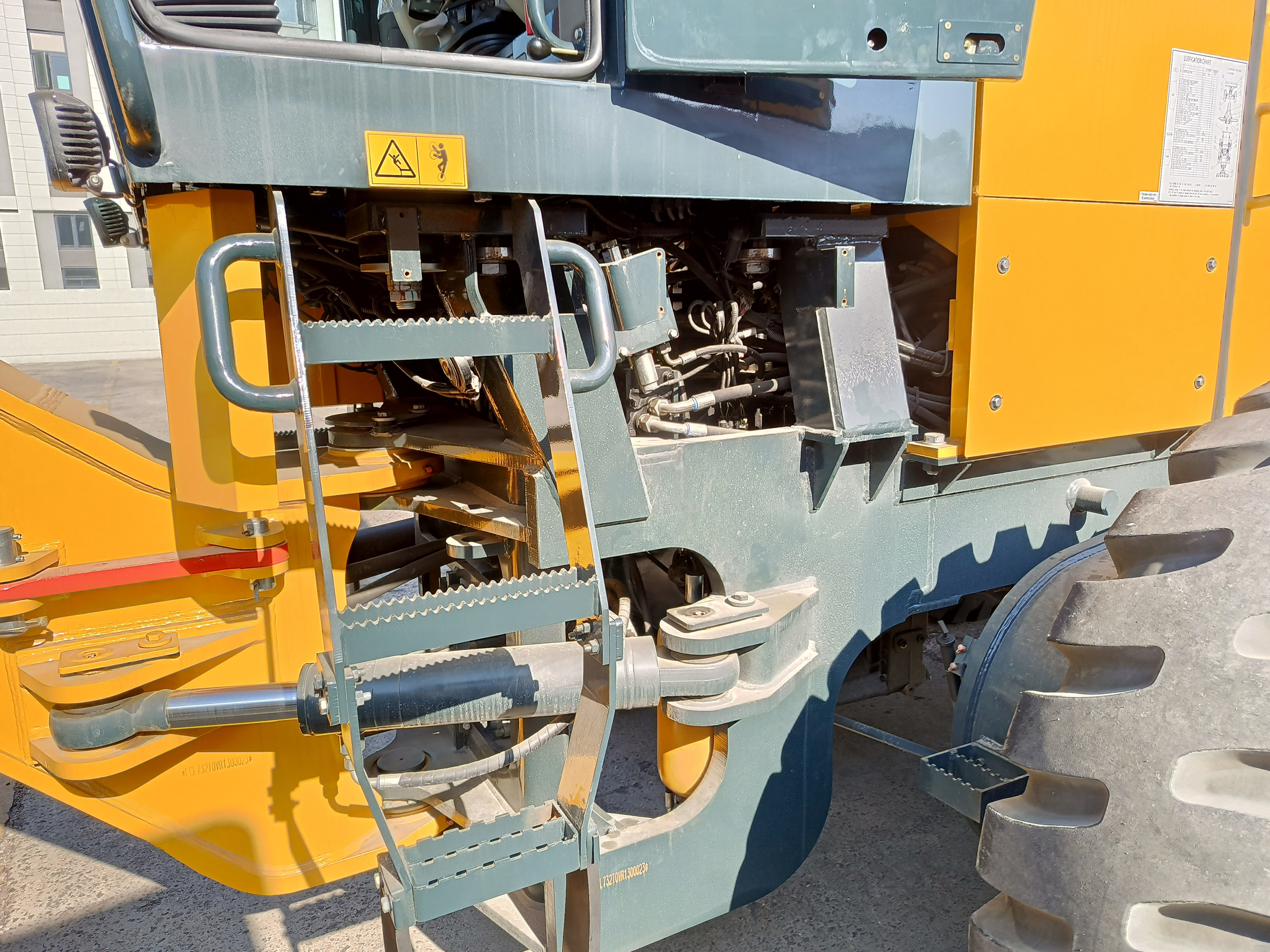 Фото грейдер Beezone G732Т (B26TMG-A). Продажа и обслуживание грузовой техники и спецтехники в г. Новосибирск компания СТИ