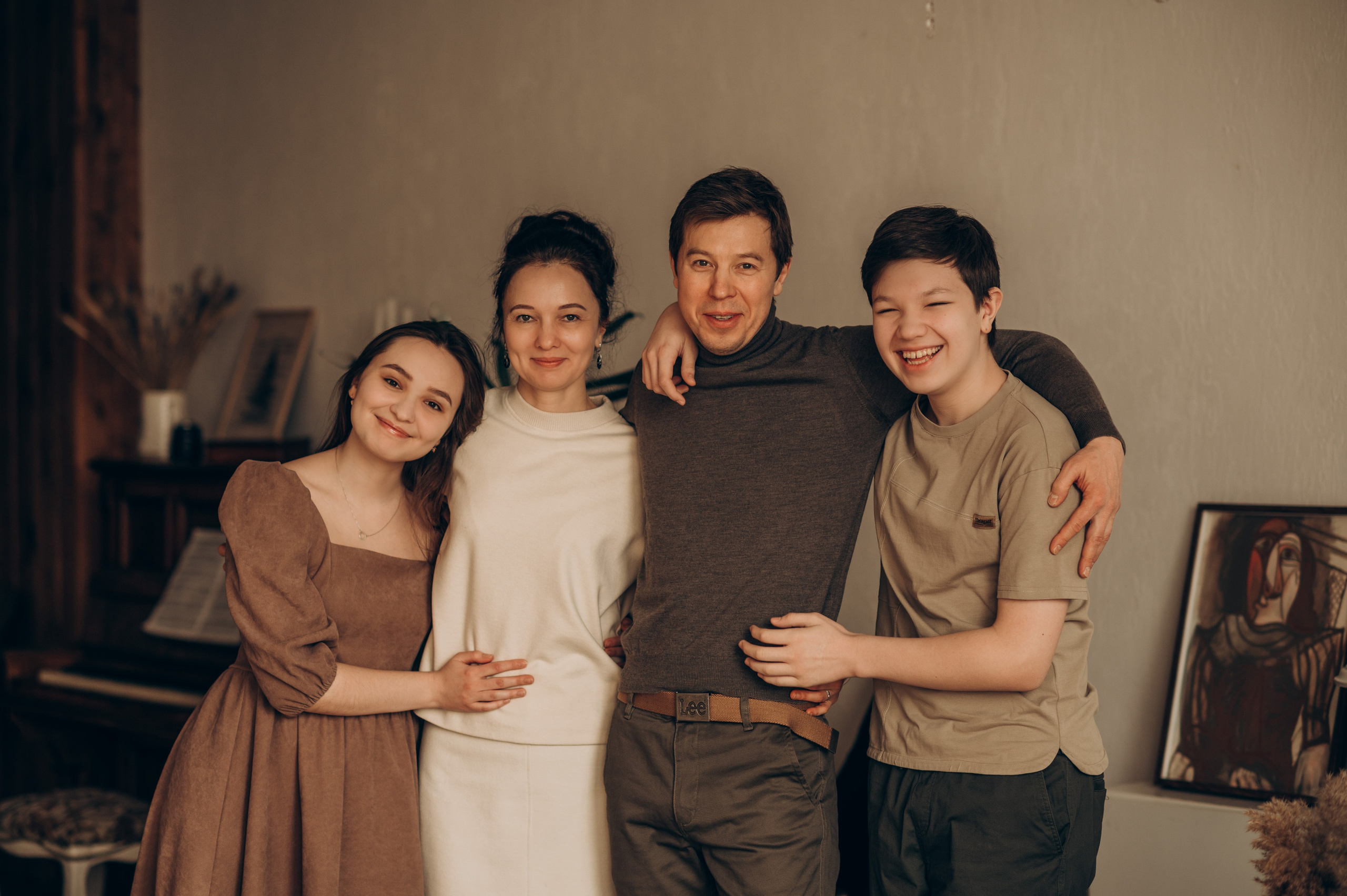 Уютная семейная съёмка в студии. Семейный фотограф в Домодедово и Москве Елена Пичугина